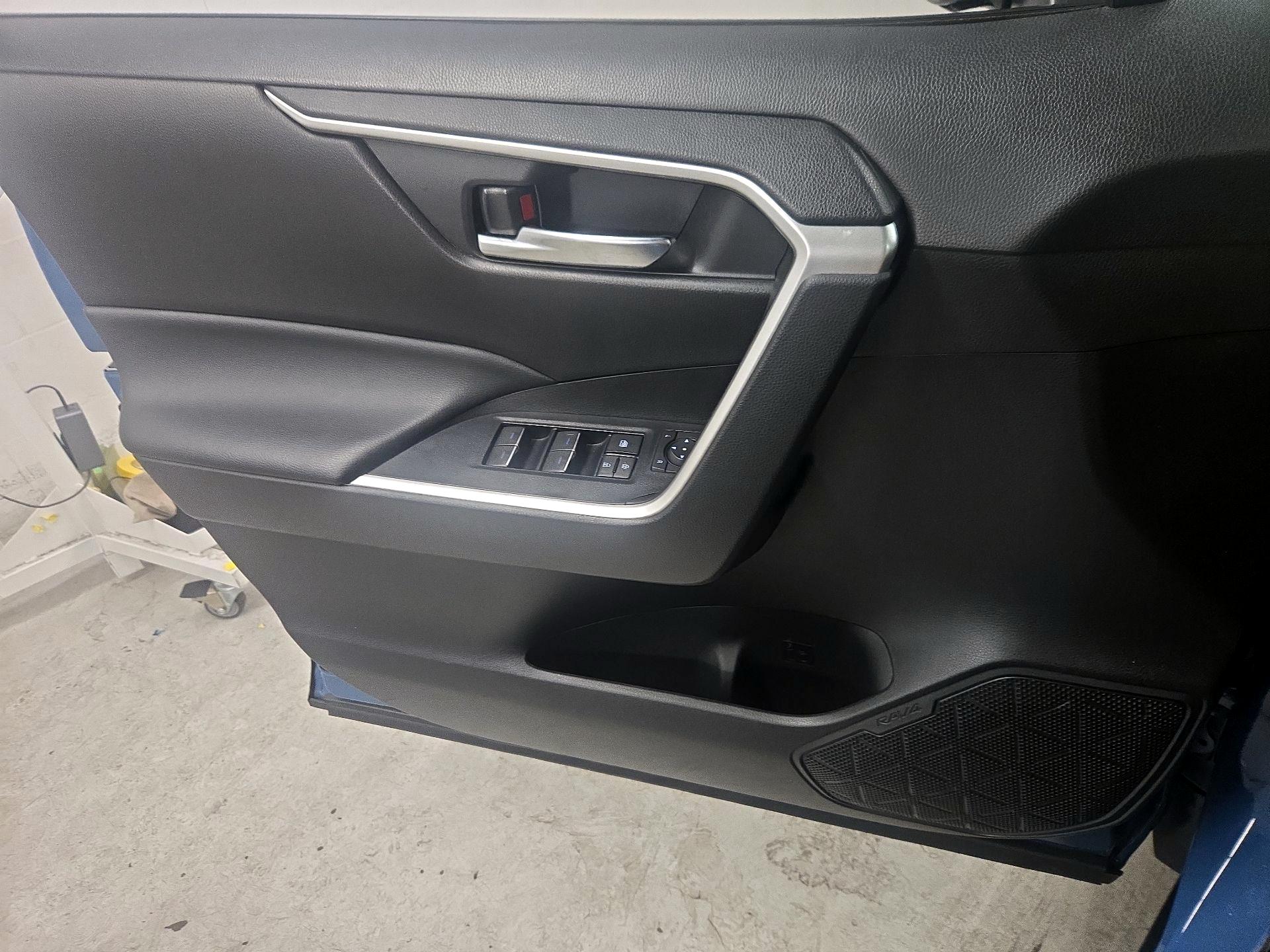 Thumbnail: 2022 Toyota RAV4 - 12