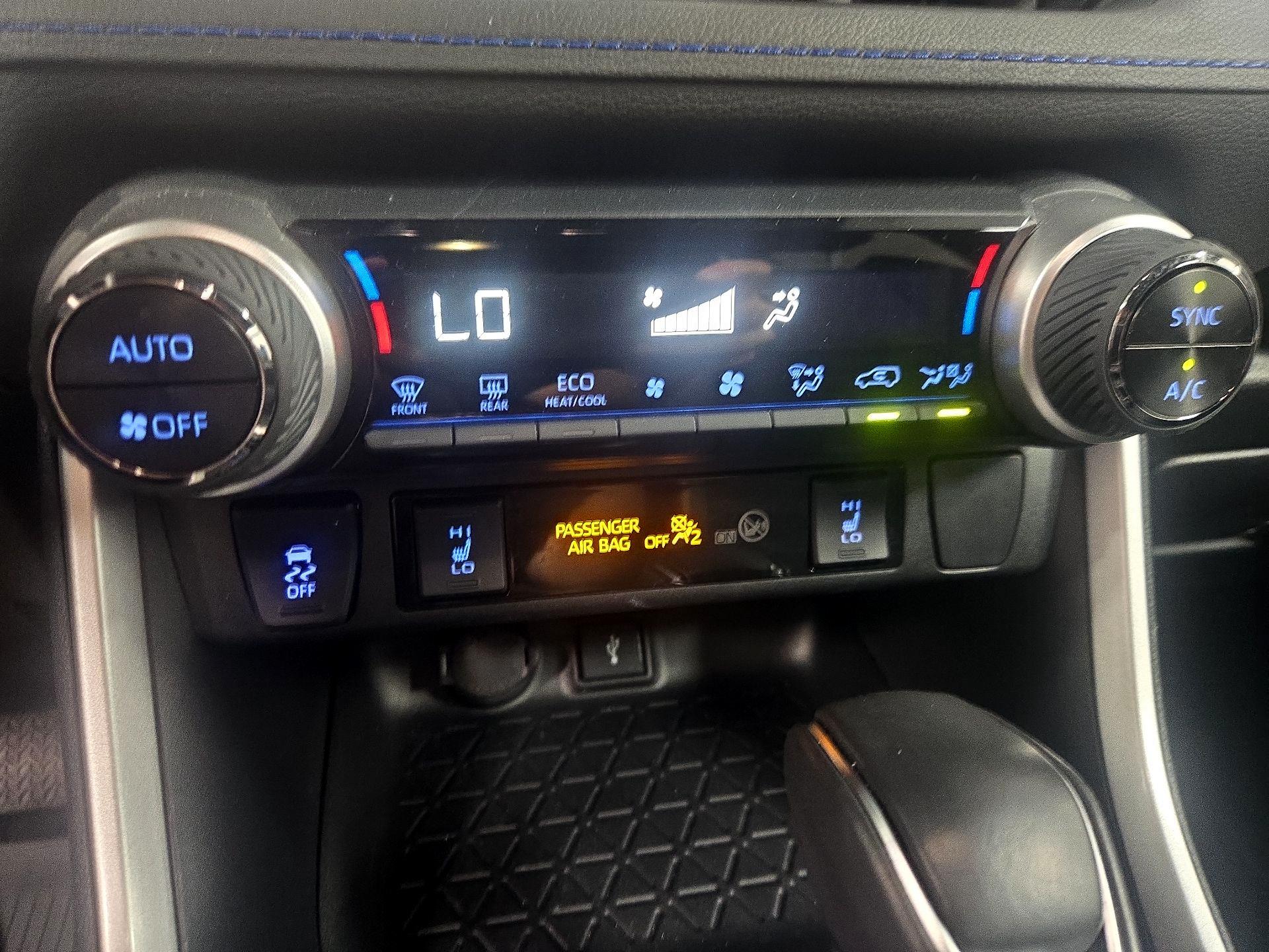 Thumbnail: 2022 Toyota RAV4 - 16