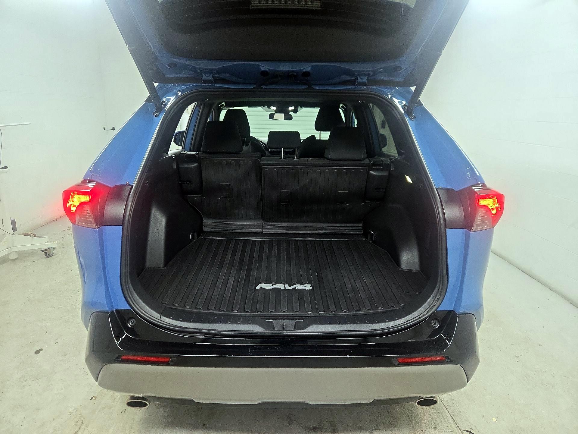 Thumbnail: 2022 Toyota RAV4 - 20