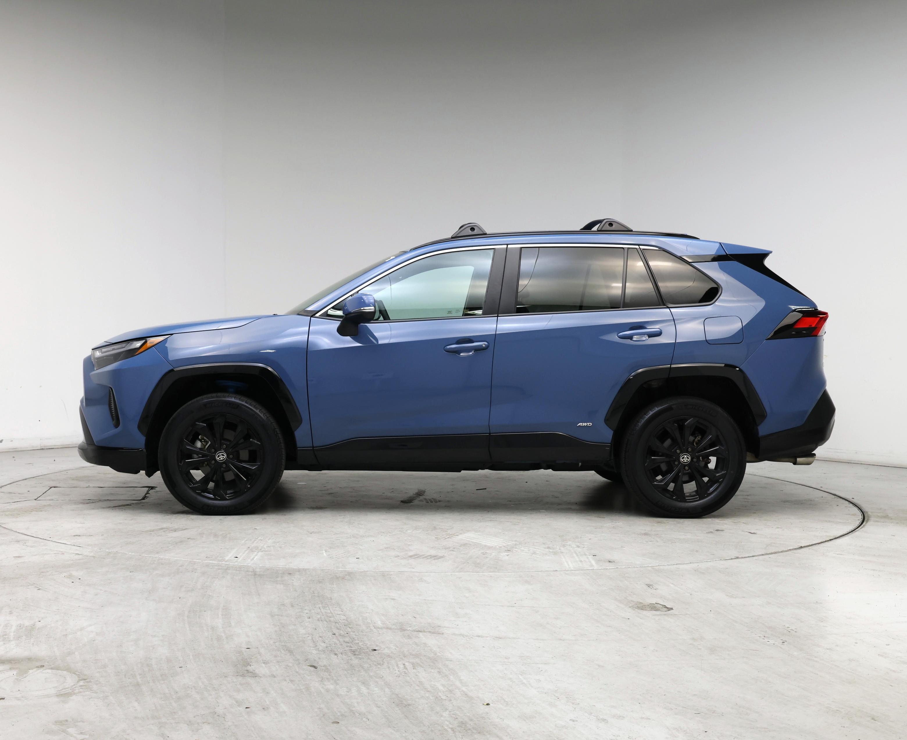 Thumbnail: 2022 Toyota RAV4 - 3