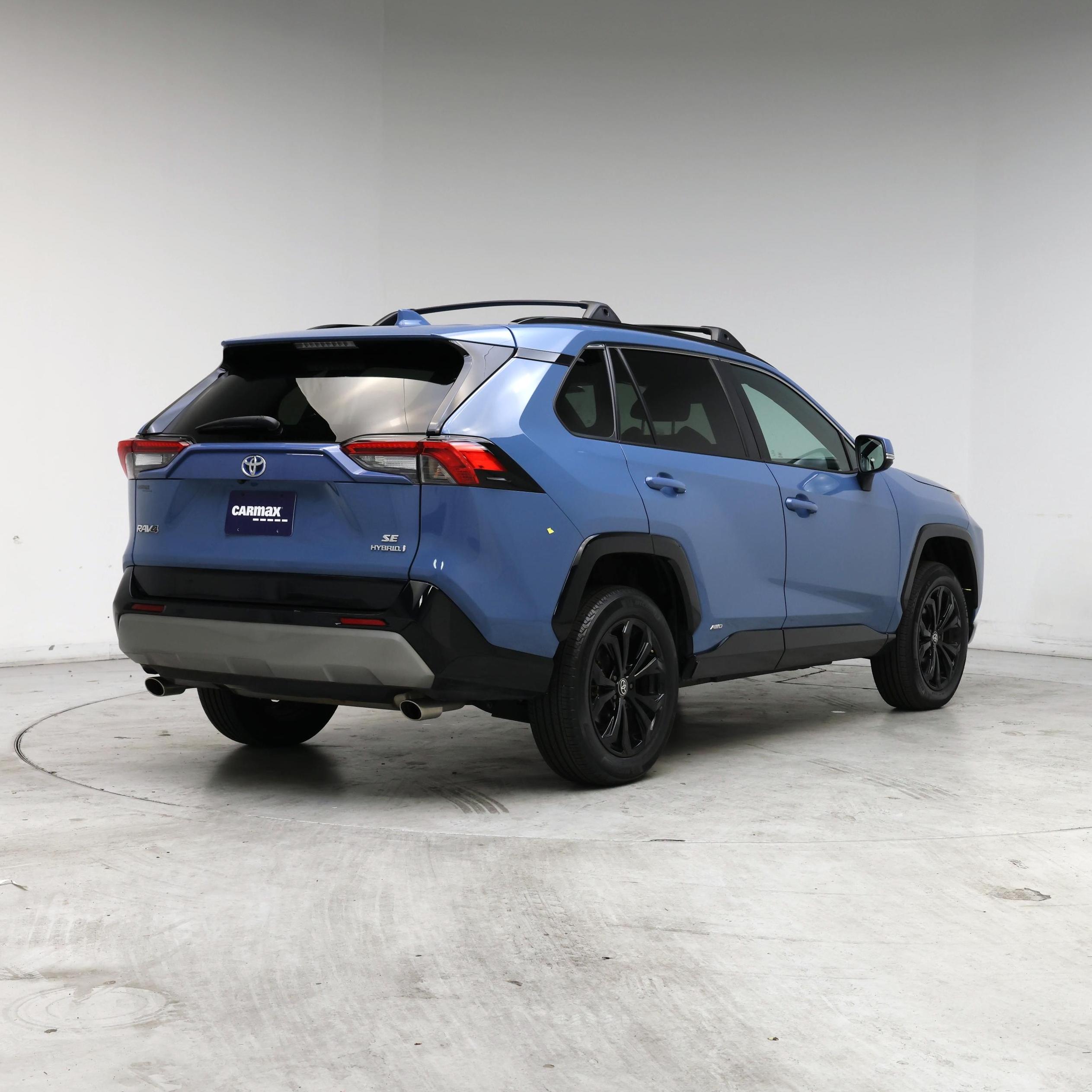 Thumbnail: 2022 Toyota RAV4 - 8