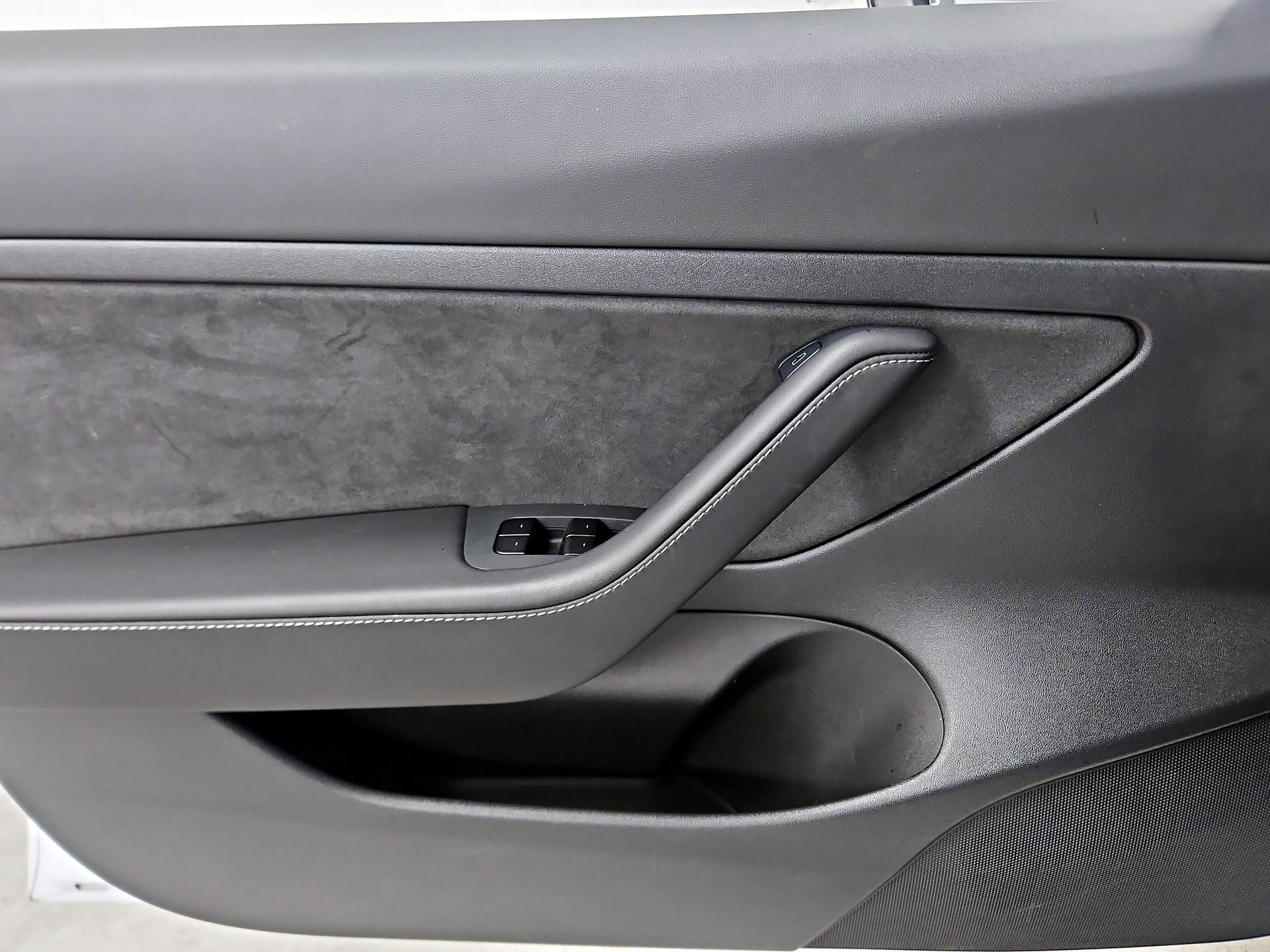 Thumbnail: 2021 Tesla Model 3 - 12