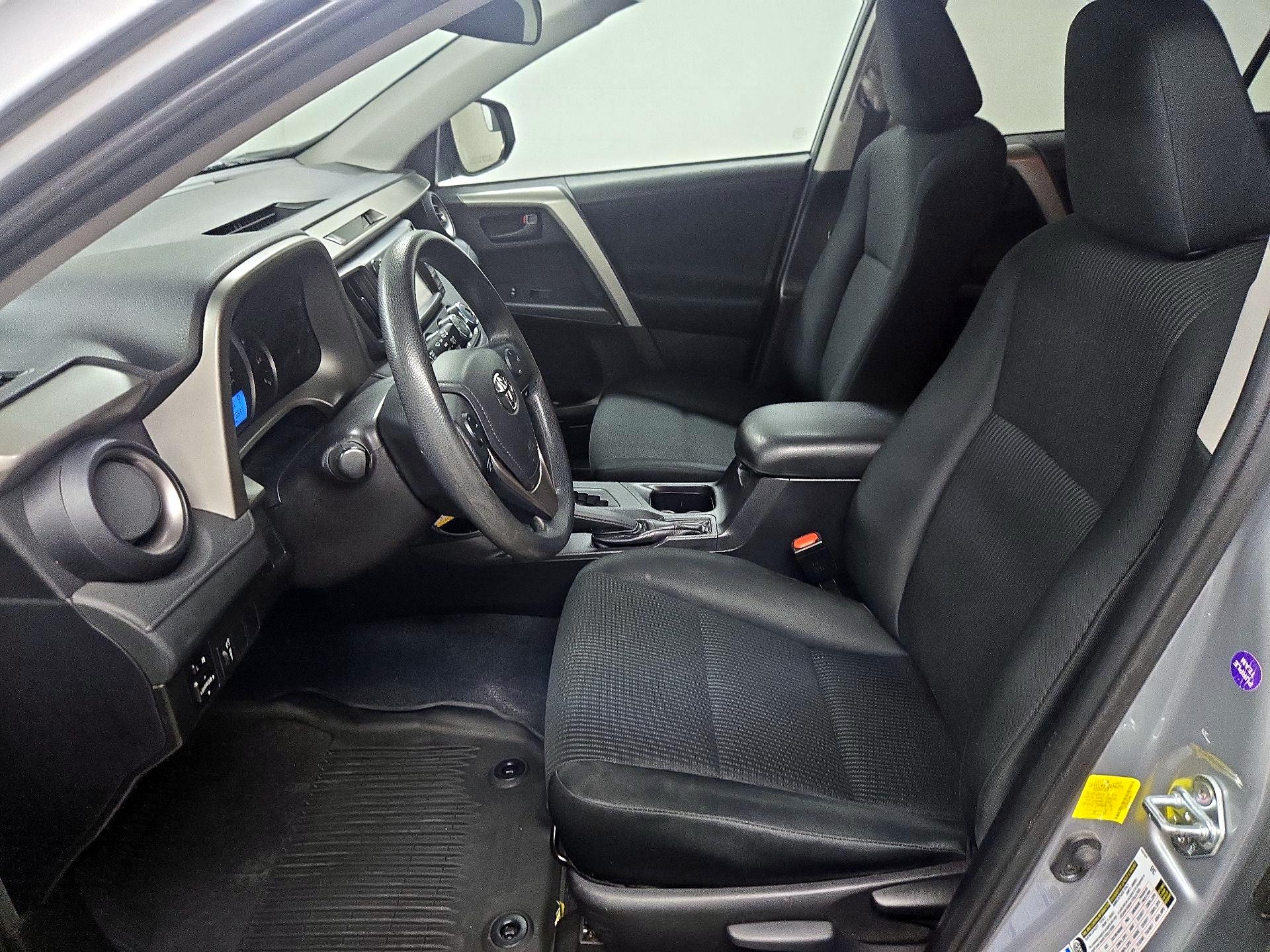 Thumbnail: 2016 Toyota RAV4 - 11