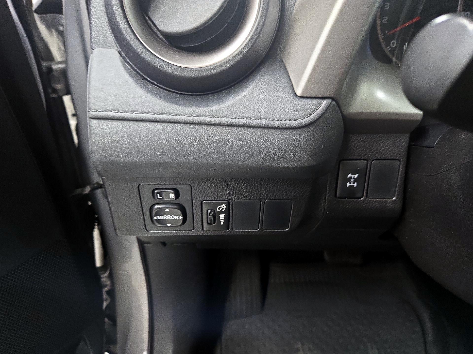 Thumbnail: 2016 Toyota RAV4 - 13