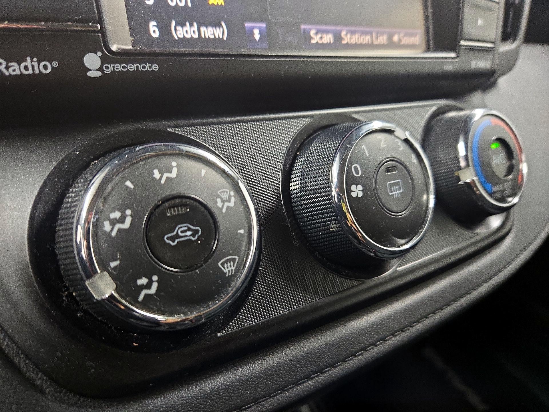 Thumbnail: 2016 Toyota RAV4 - 16