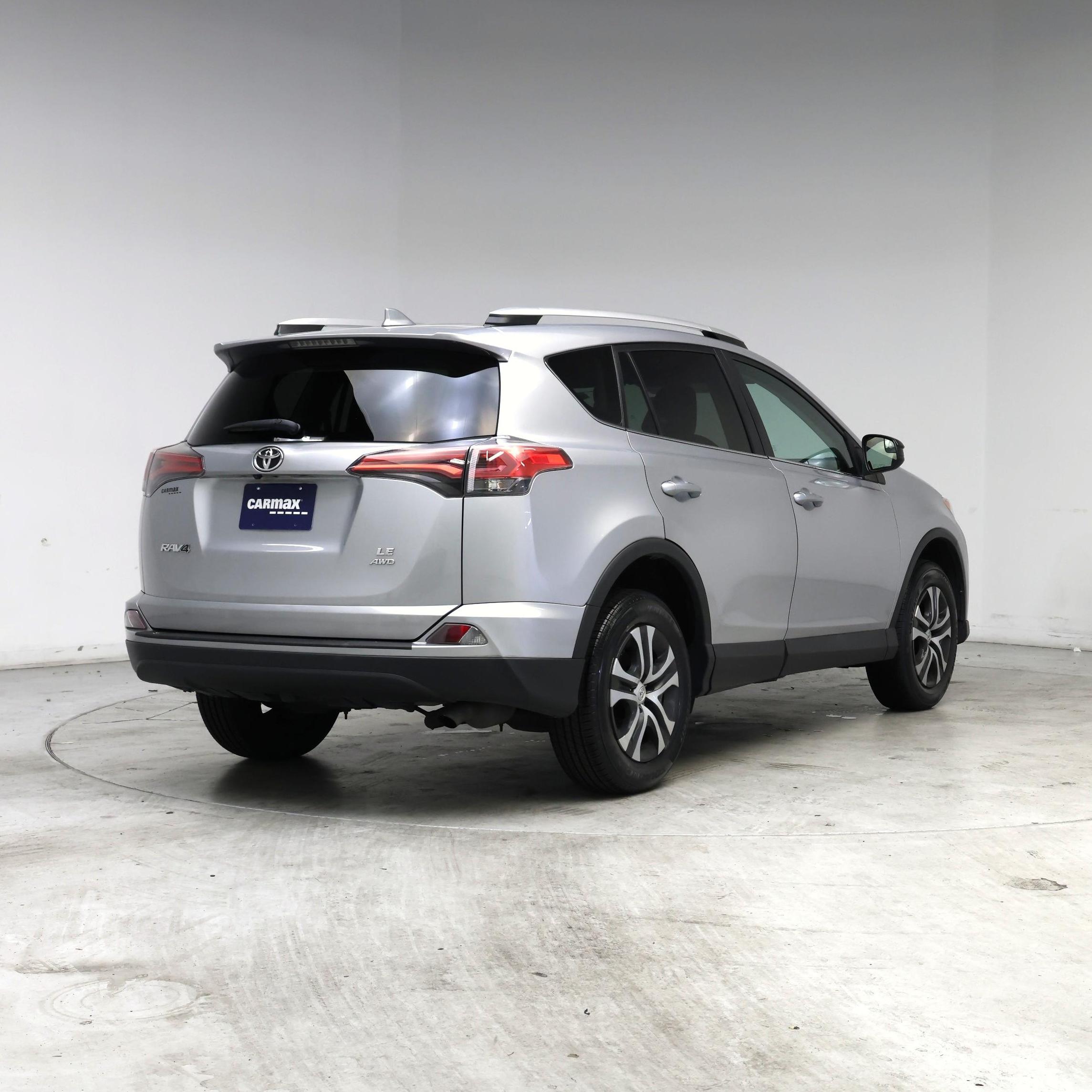 Thumbnail: 2016 Toyota RAV4 - 8