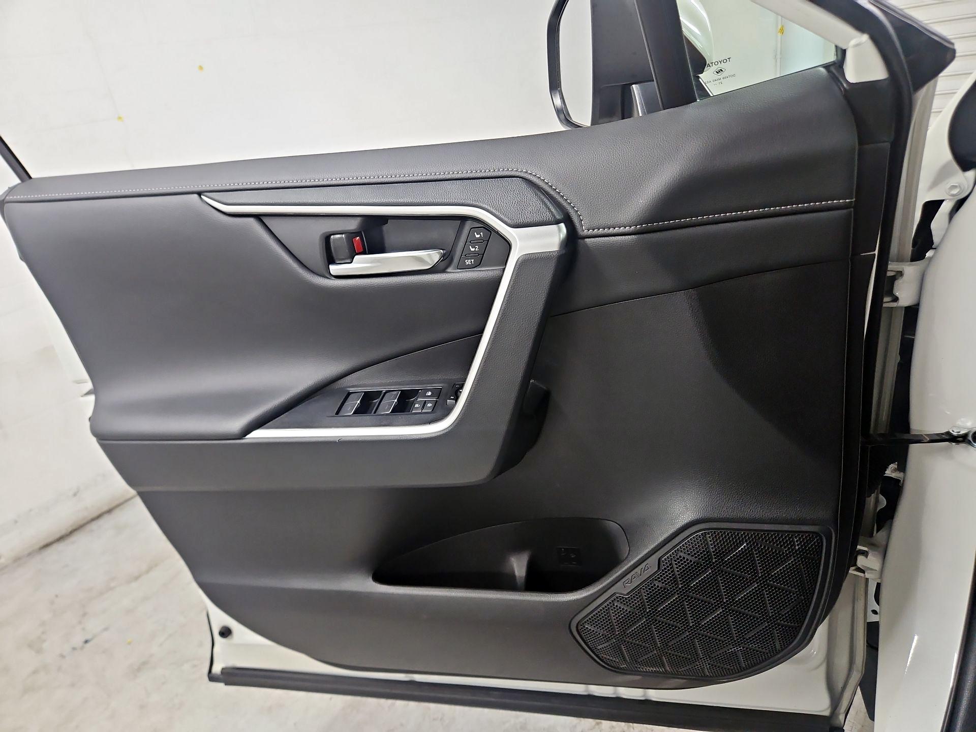 Thumbnail: 2022 Toyota RAV4 - 12