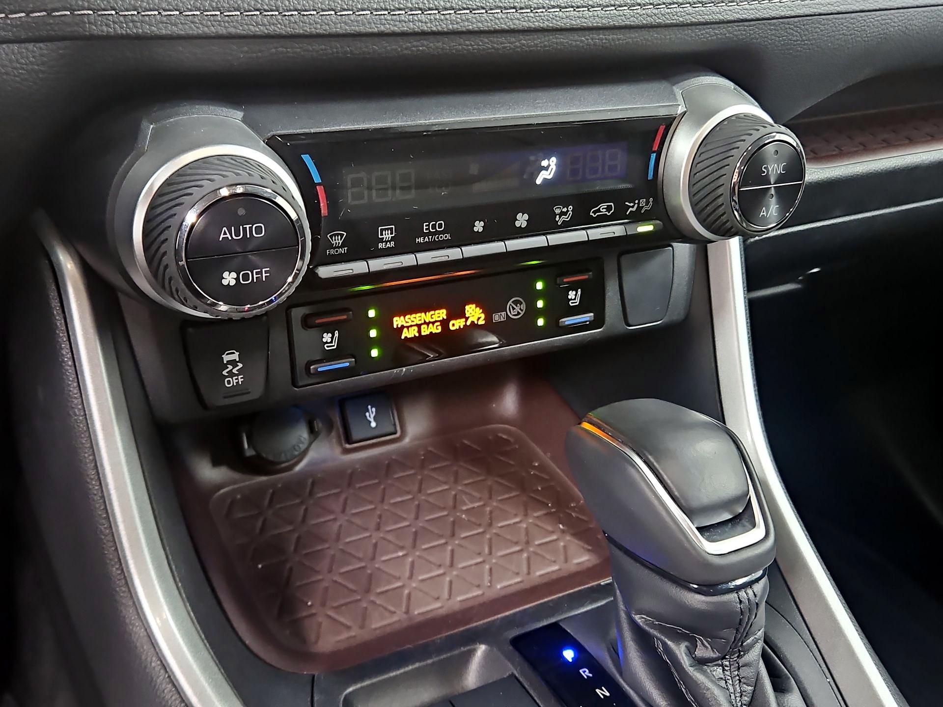 Thumbnail: 2022 Toyota RAV4 - 17