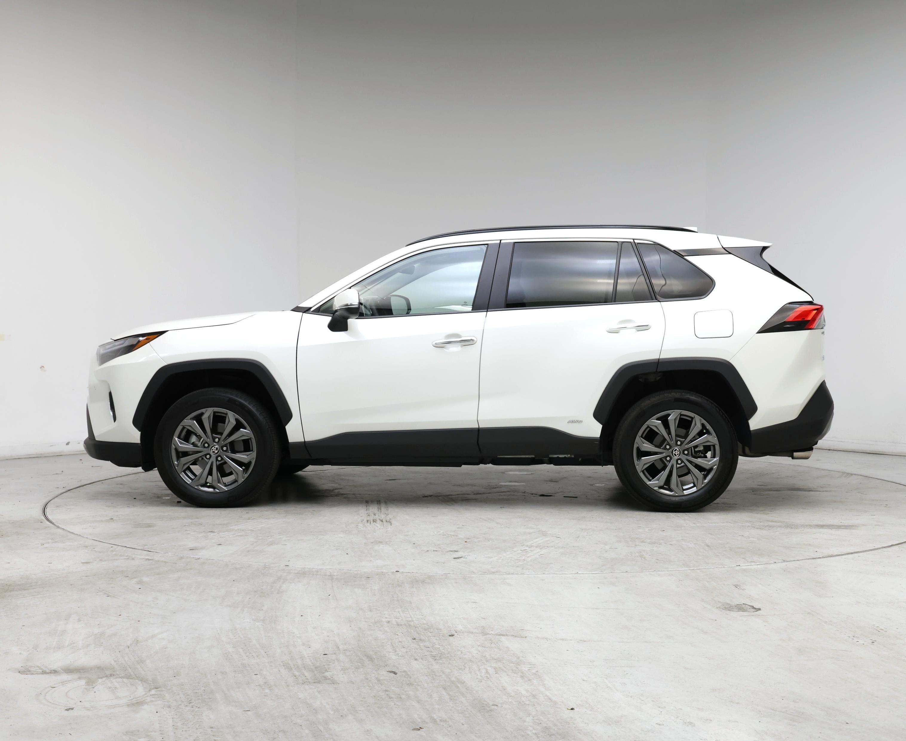 Thumbnail: 2022 Toyota RAV4 - 3