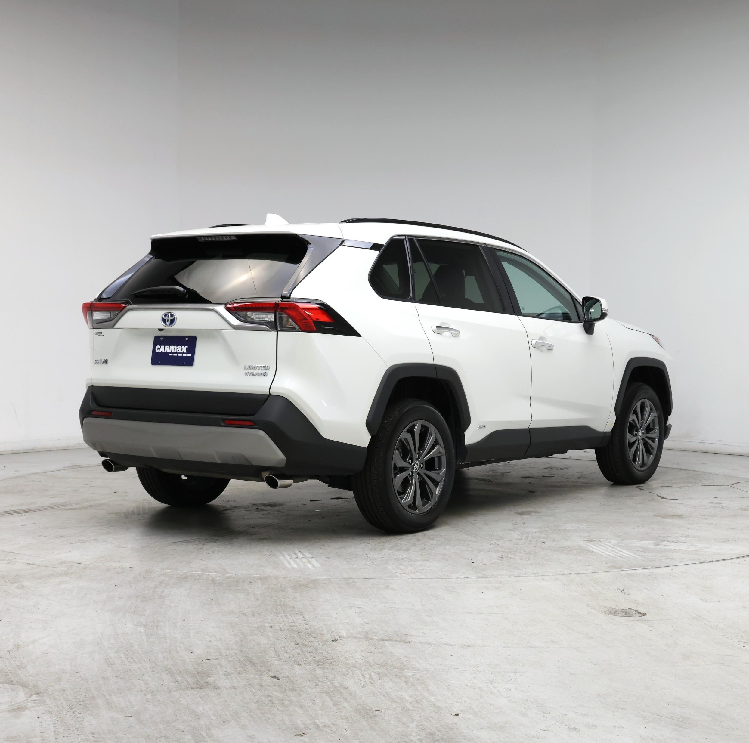 Thumbnail: 2022 Toyota RAV4 - 8