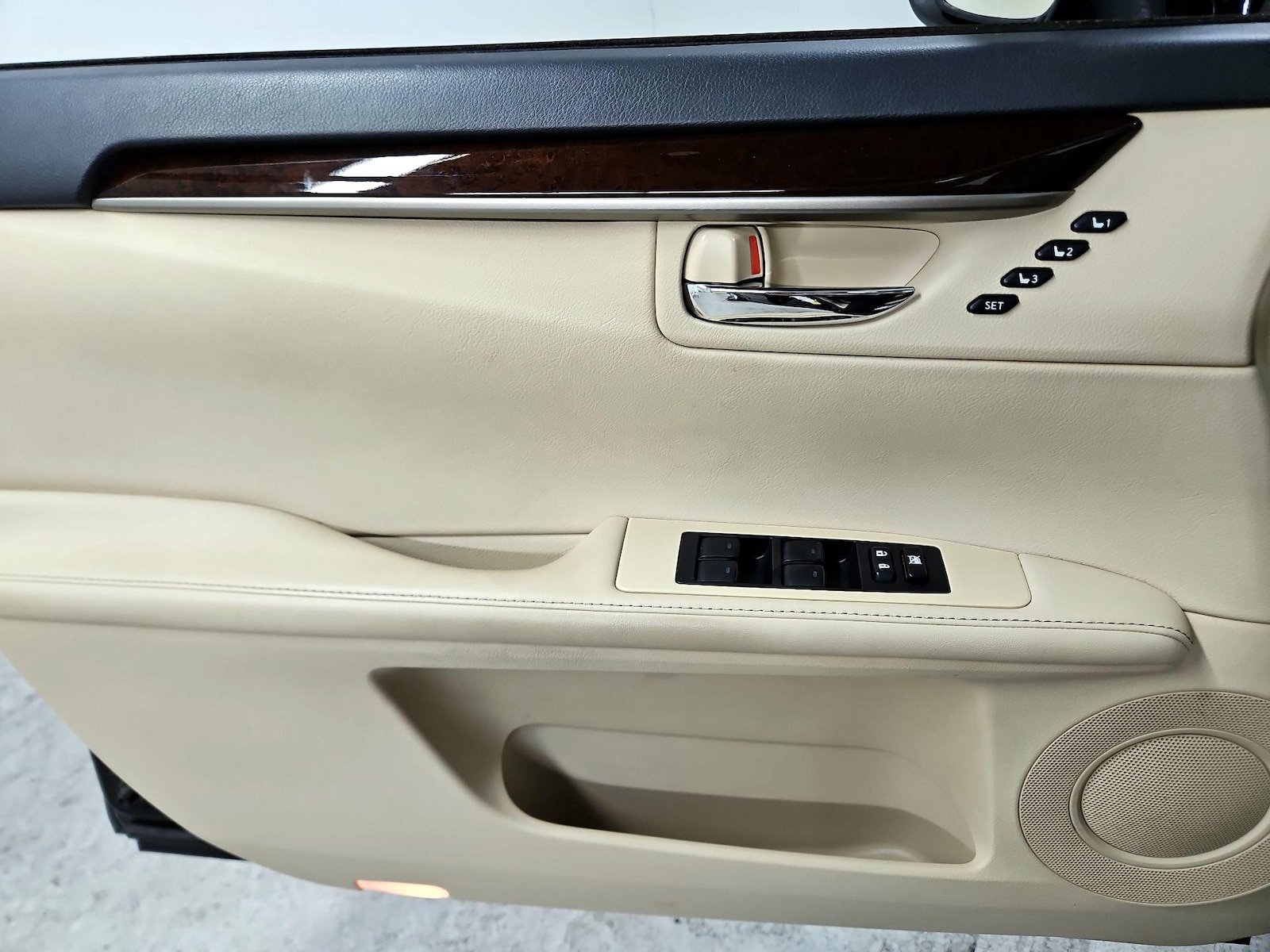 2014 Lexus ES 350 - Photo 13
