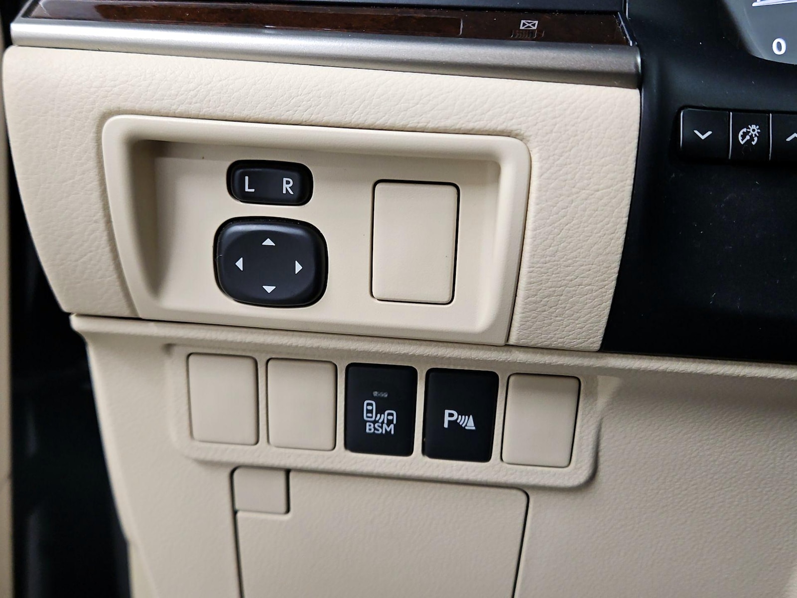 2014 Lexus ES 350 - Photo 14