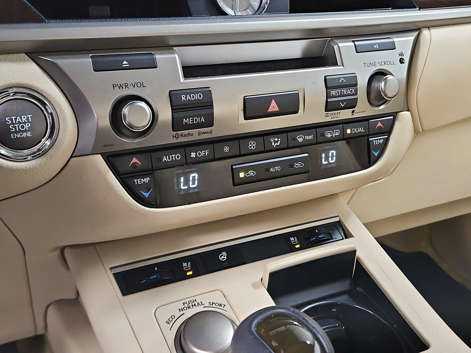 Thumbnail: 2014 Lexus ES - 17