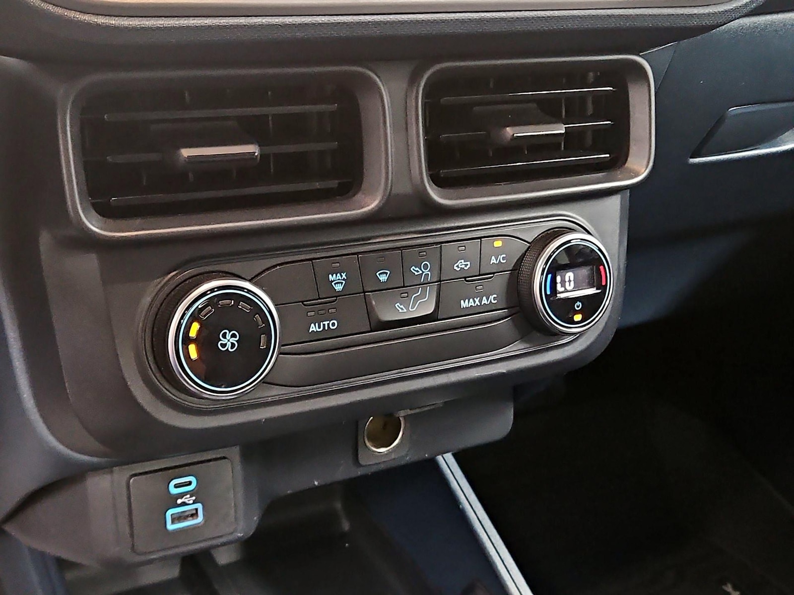 2022 Ford Maverick XL - Photo 17