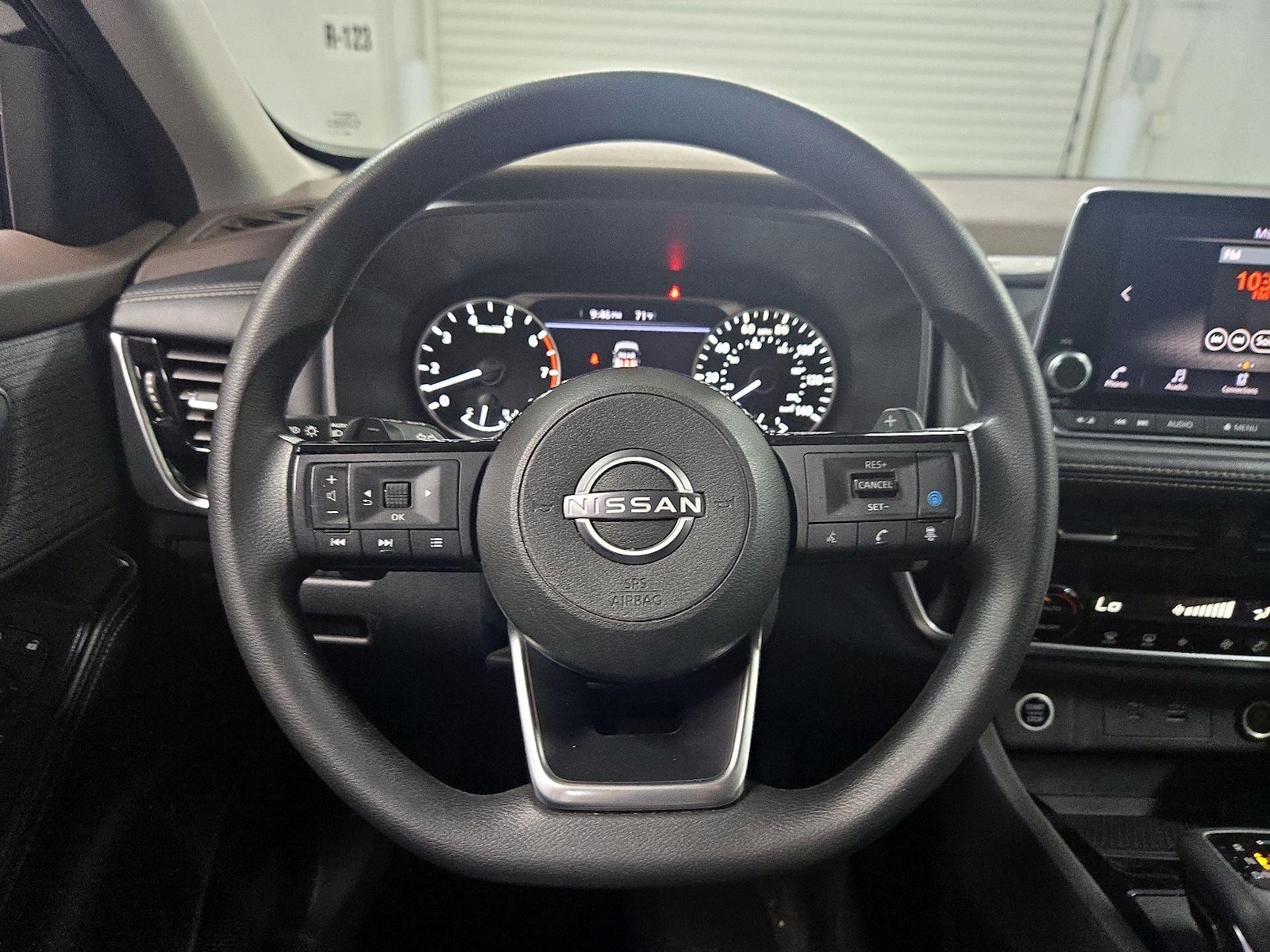 2023 Nissan Rogue SV - Photo 11