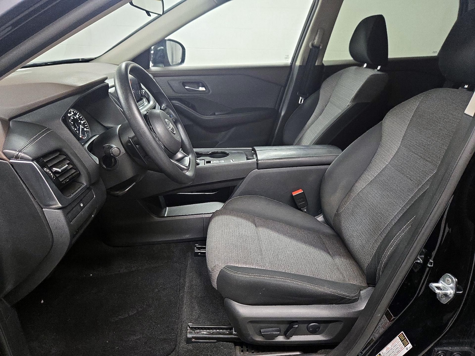 2023 Nissan Rogue SV - Photo 12
