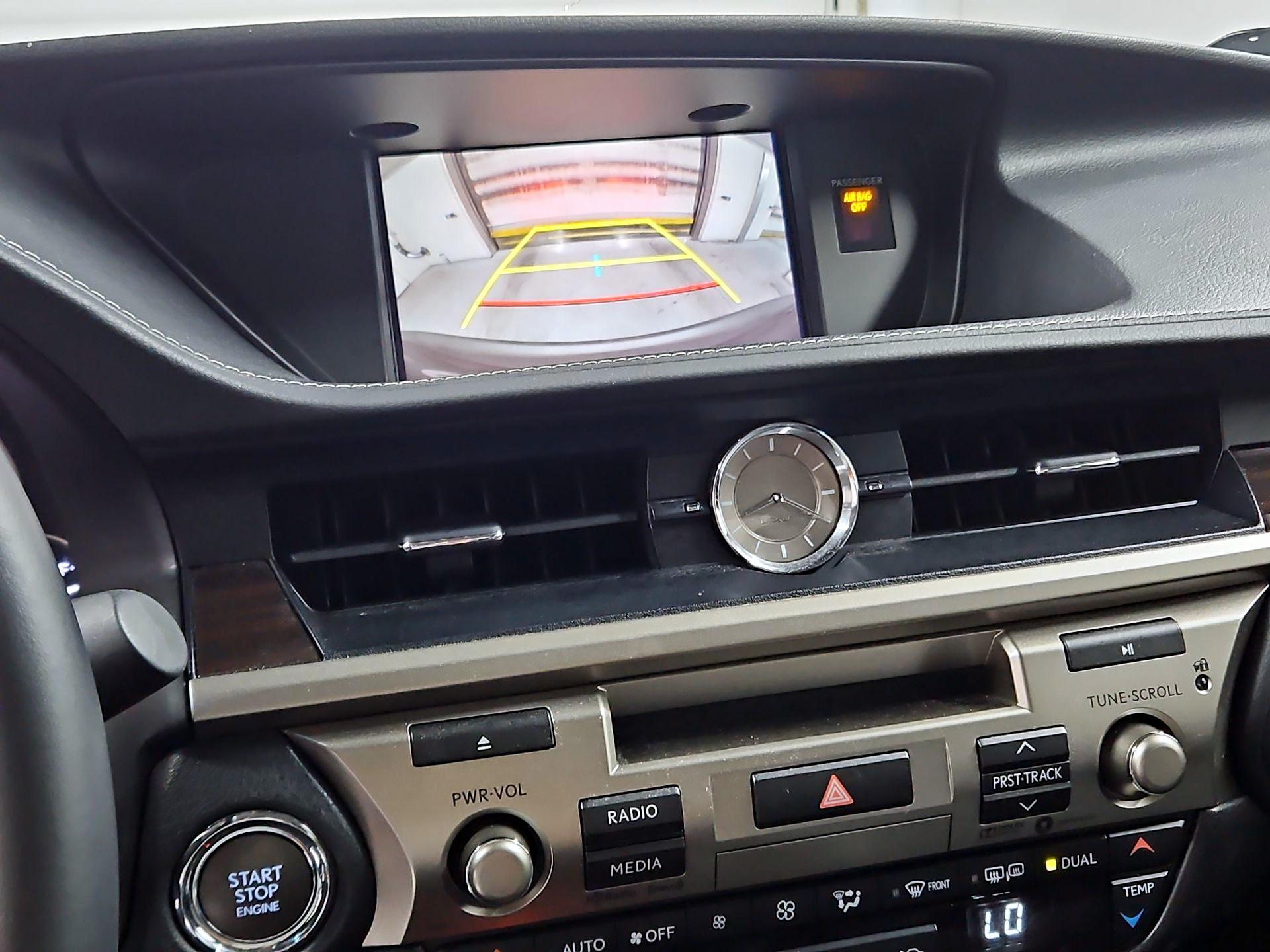 Thumbnail: 2018 Lexus ES - 15