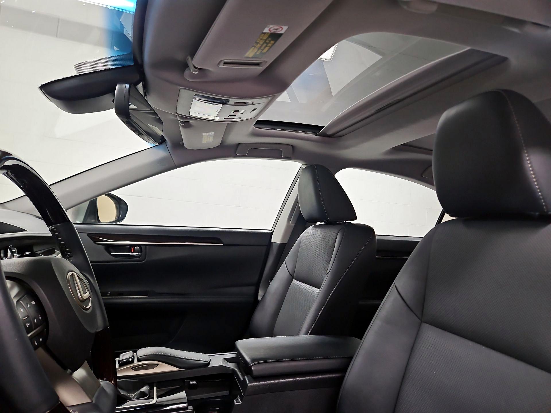 Thumbnail: 2018 Lexus ES - 20