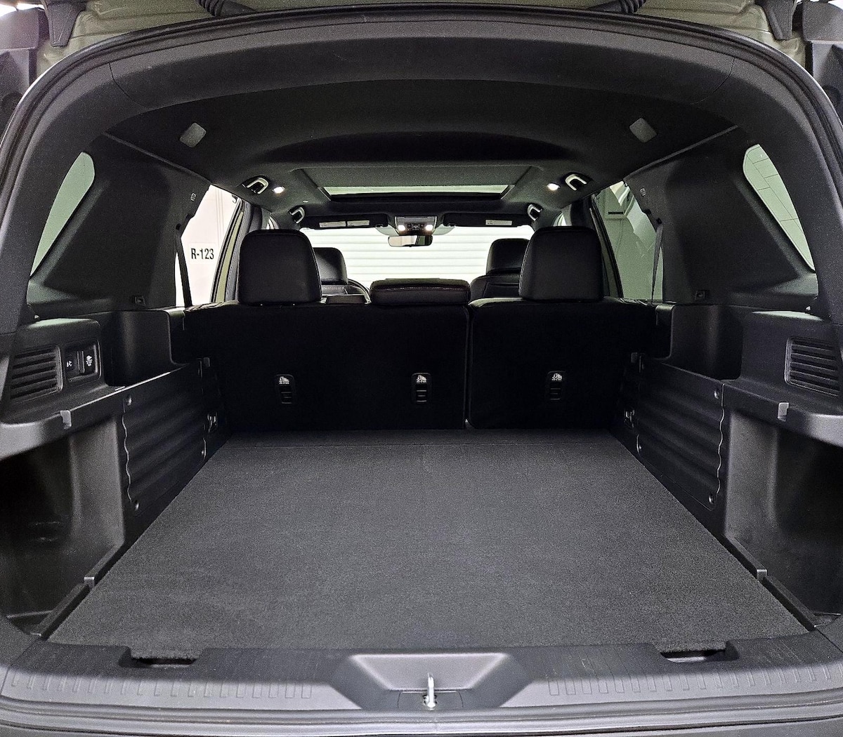 Trunk/Cargo (Seats Up)