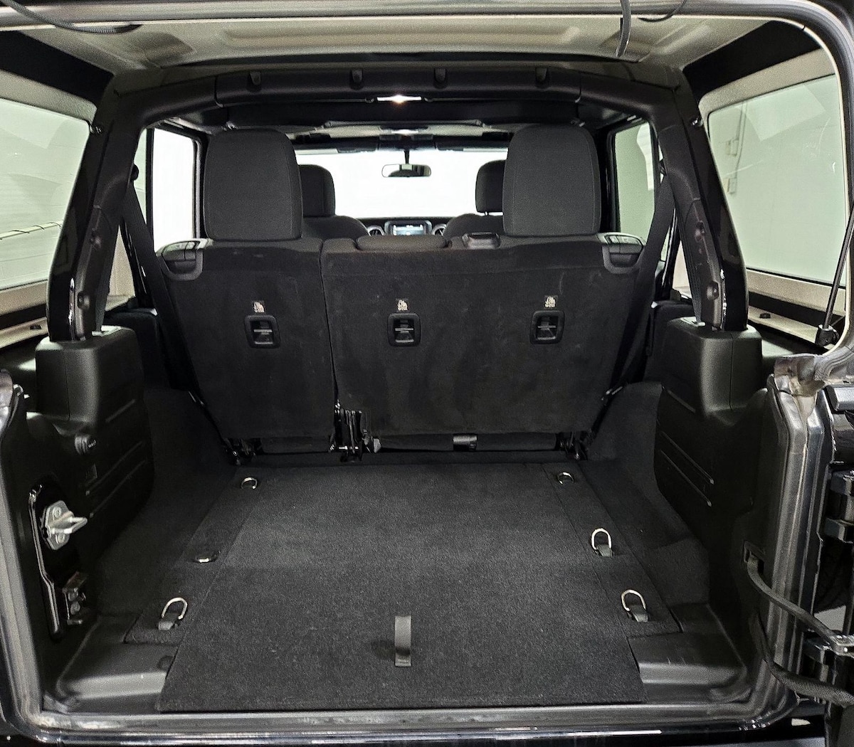 Trunk/Cargo (Seats Up)
