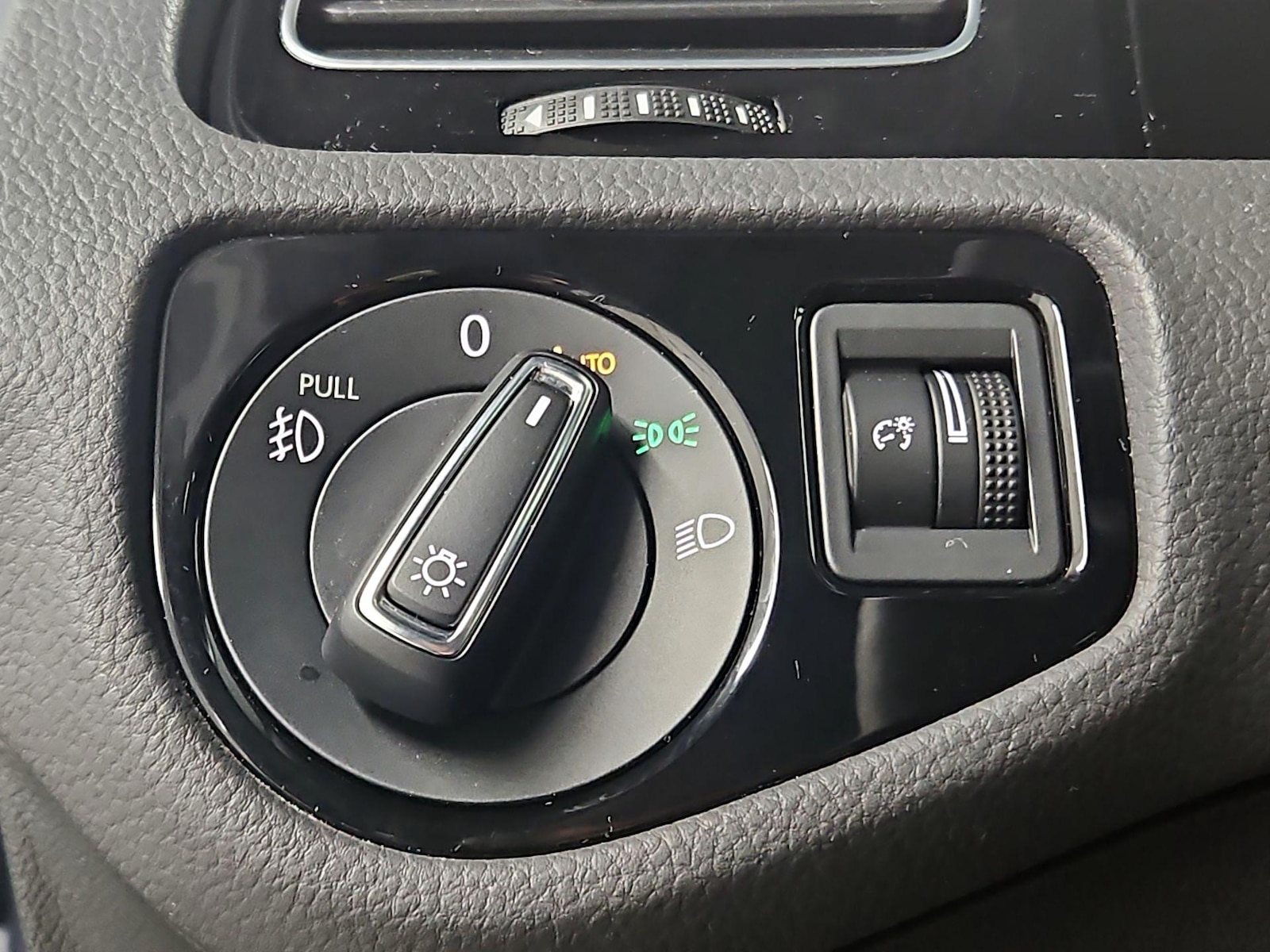 2019 Volkswagen Golf GTI SE - Photo 14