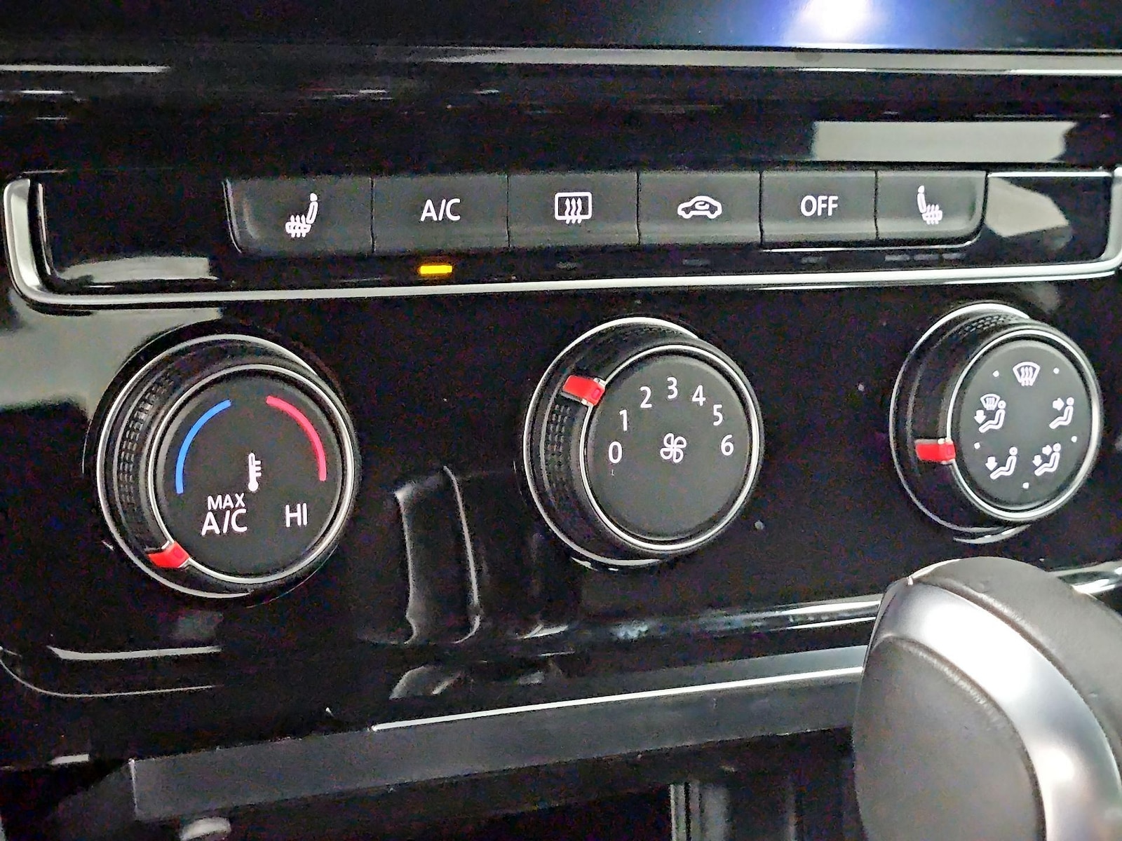 2019 Volkswagen Golf GTI SE - Photo 17