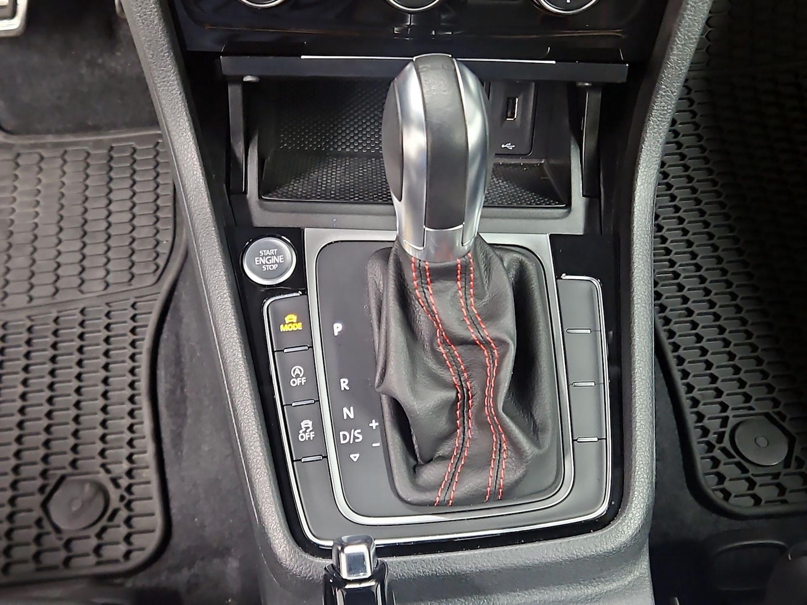 2019 Volkswagen Golf GTI SE - Photo 18