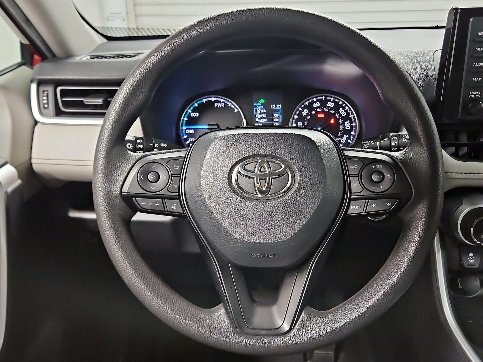 2020 Toyota RAV4 XLE - Photo 11