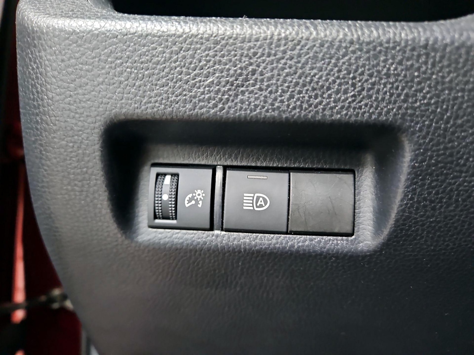 2020 Toyota RAV4 XLE - Photo 14