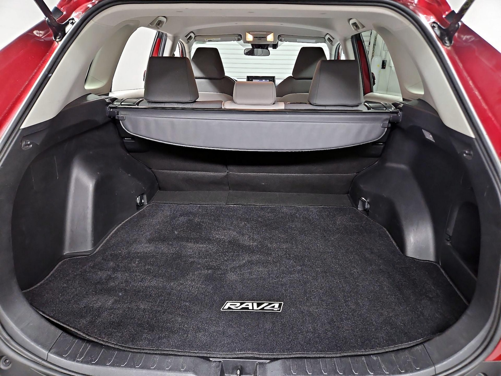2020 Toyota RAV4 XLE - Photo 21