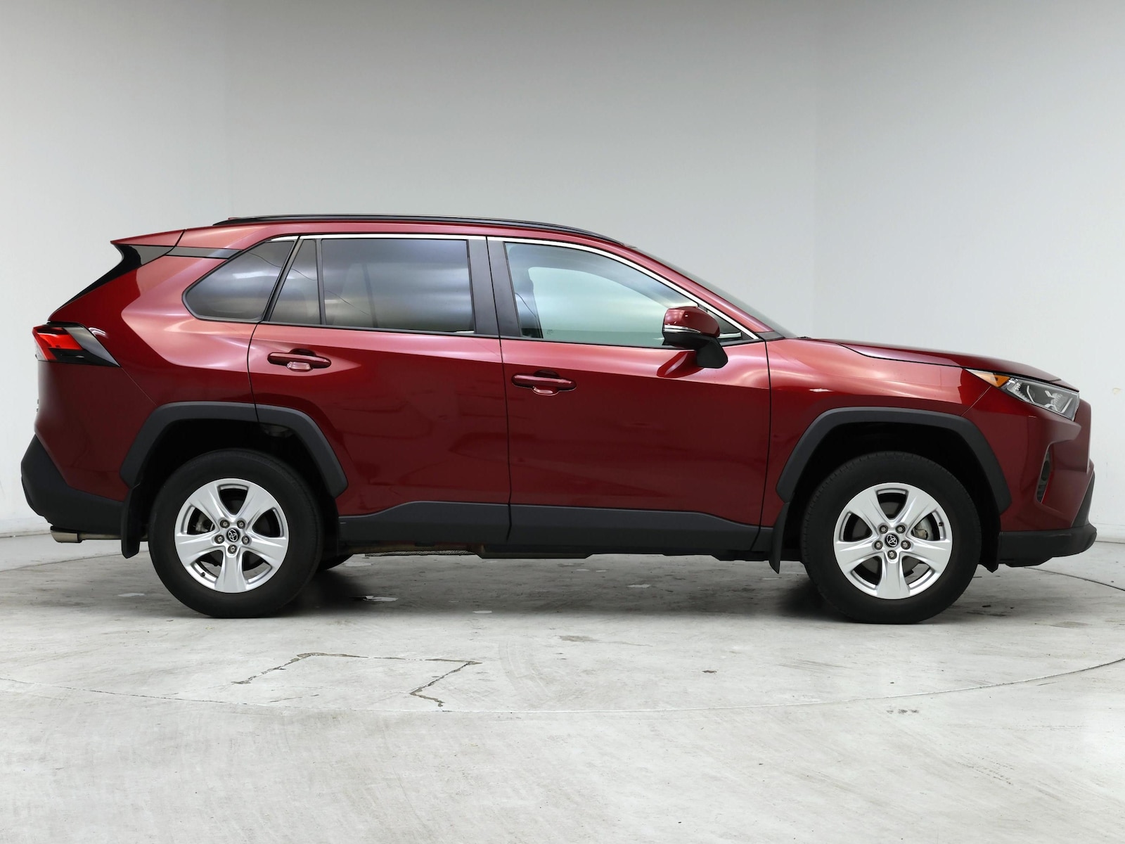 2020 Toyota RAV4 XLE - Photo 8