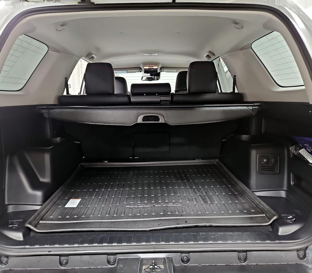 Trunk/Cargo (Seats Up)