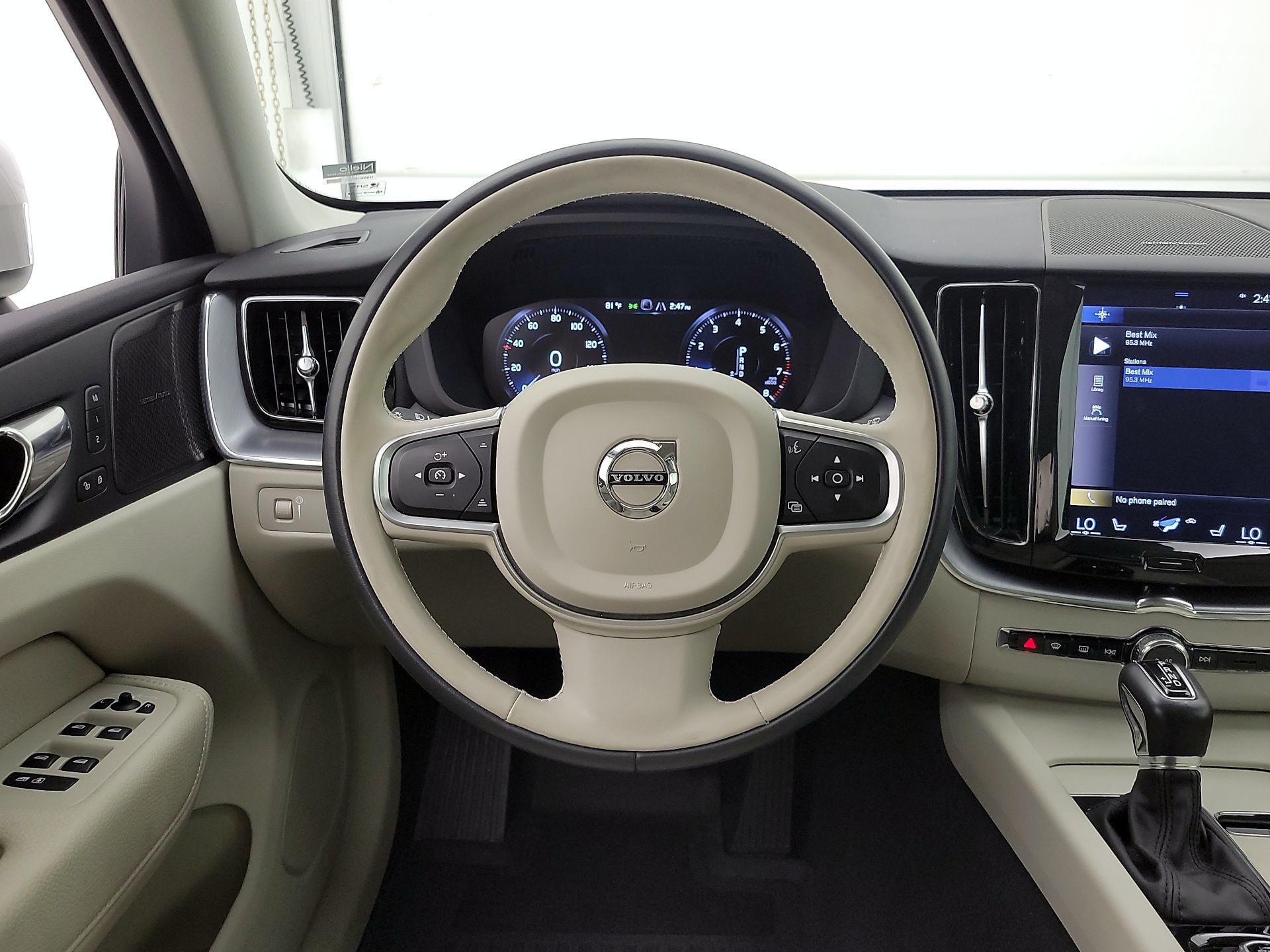 Thumbnail: 2019 Volvo XC60 - 10