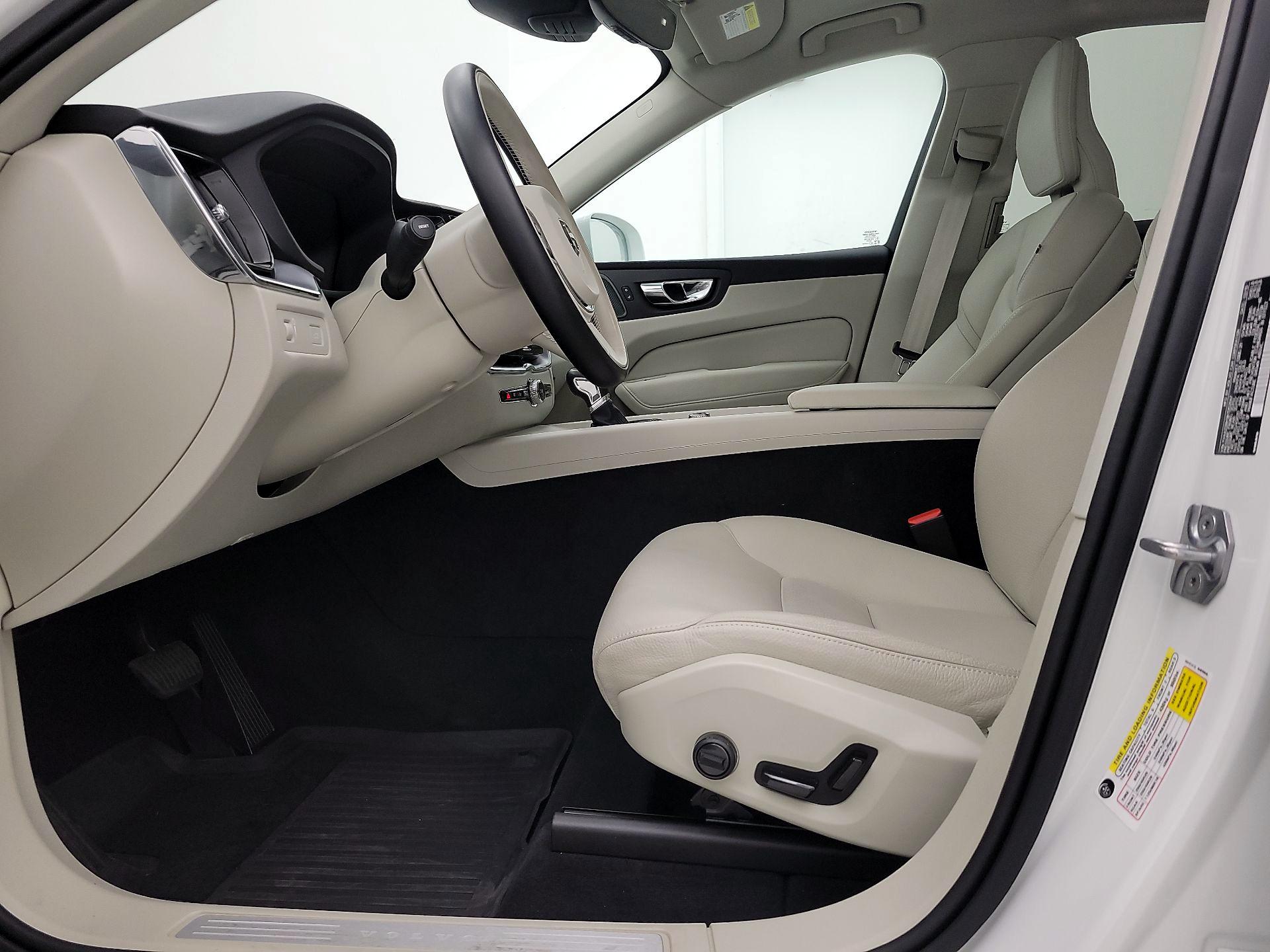 Thumbnail: 2019 Volvo XC60 - 11