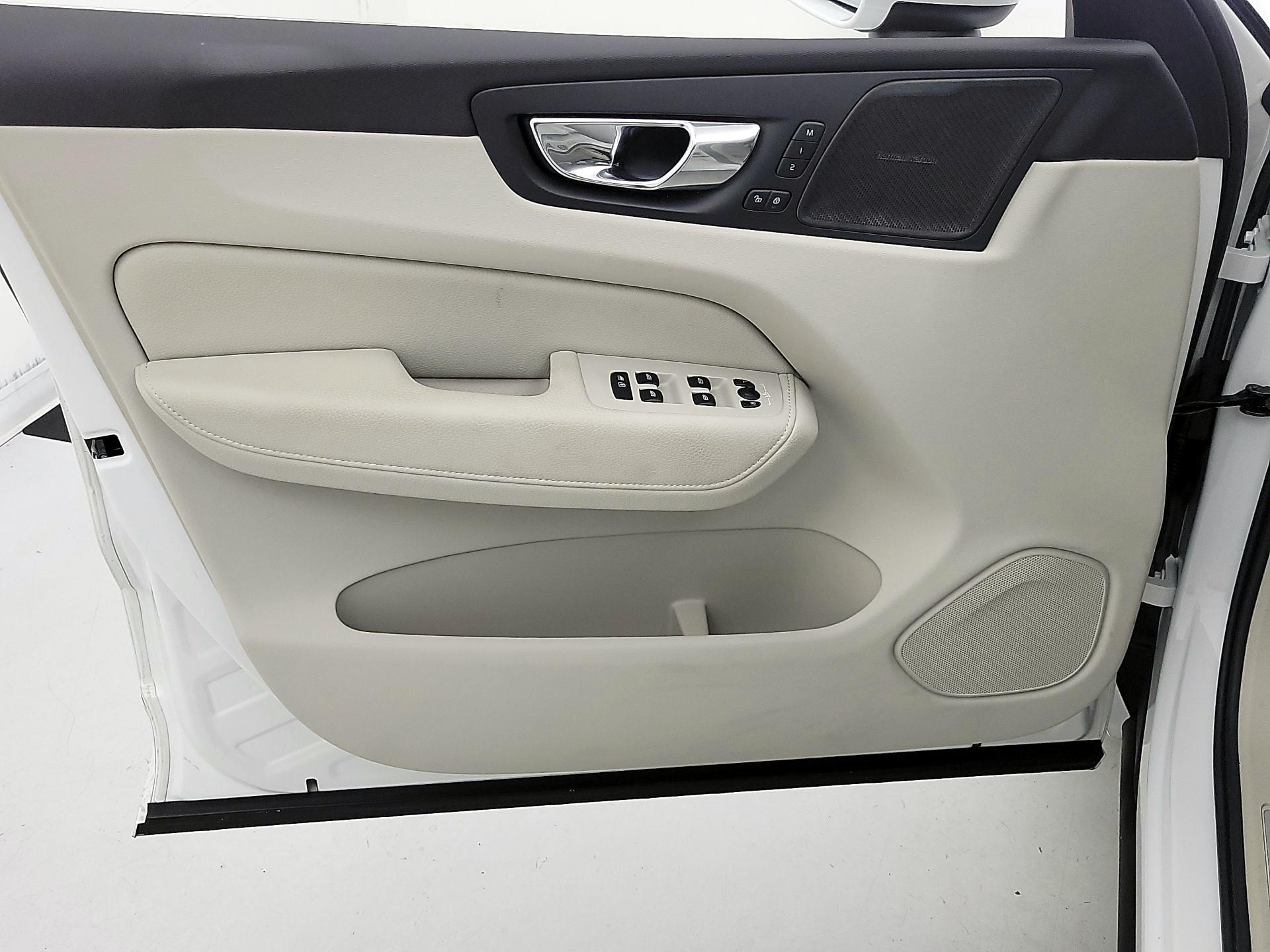 Thumbnail: 2019 Volvo XC60 - 12