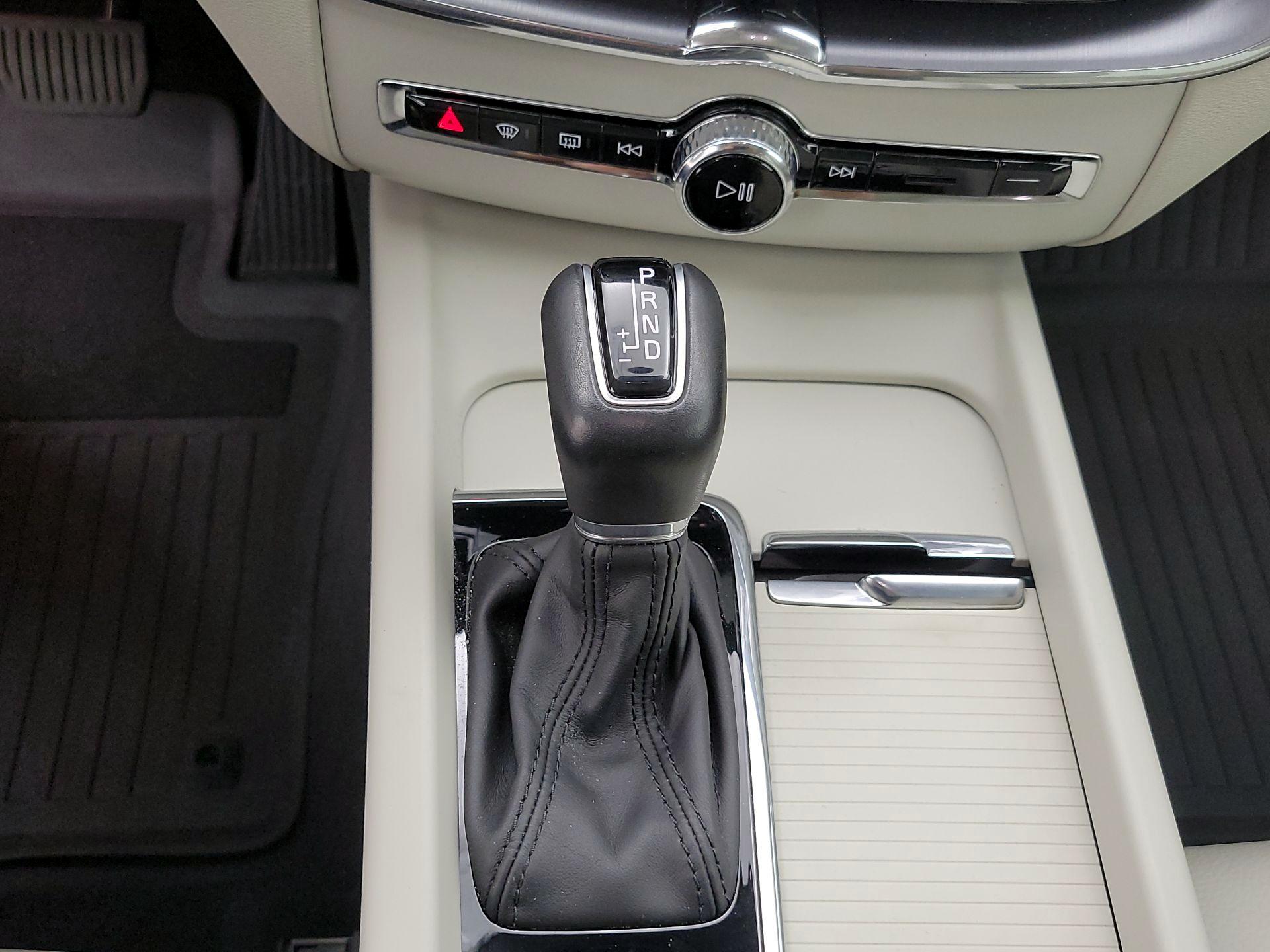Thumbnail: 2019 Volvo XC60 - 17