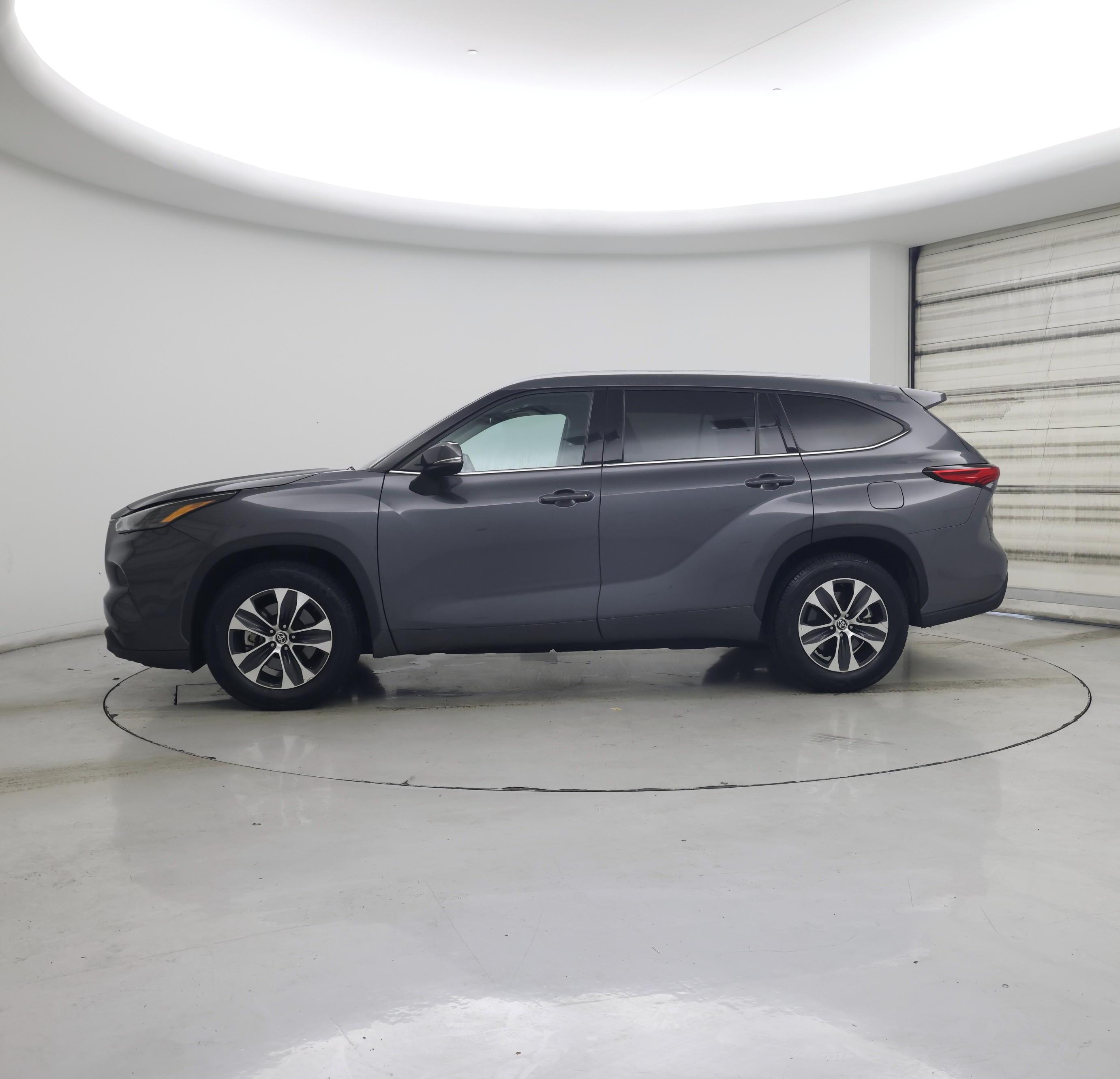 Thumbnail: 2022 Toyota Highlander - 3