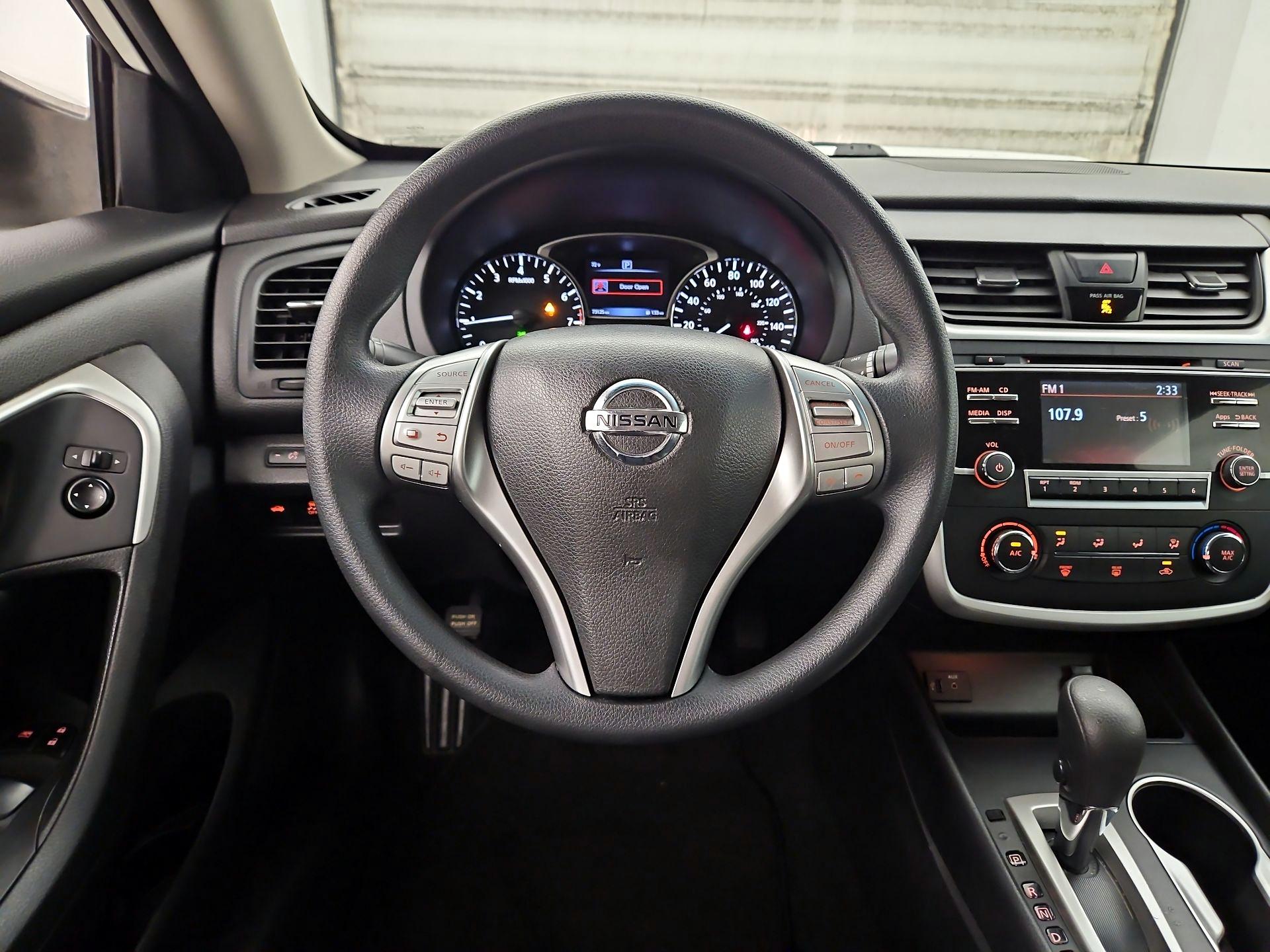 Thumbnail: 2016 Nissan Altima - 10