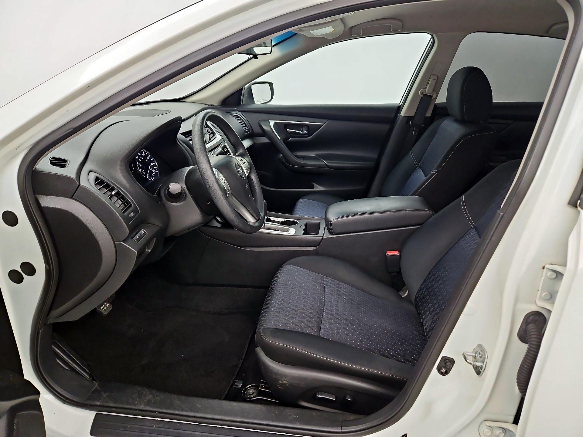 Thumbnail: 2016 Nissan Altima - 11