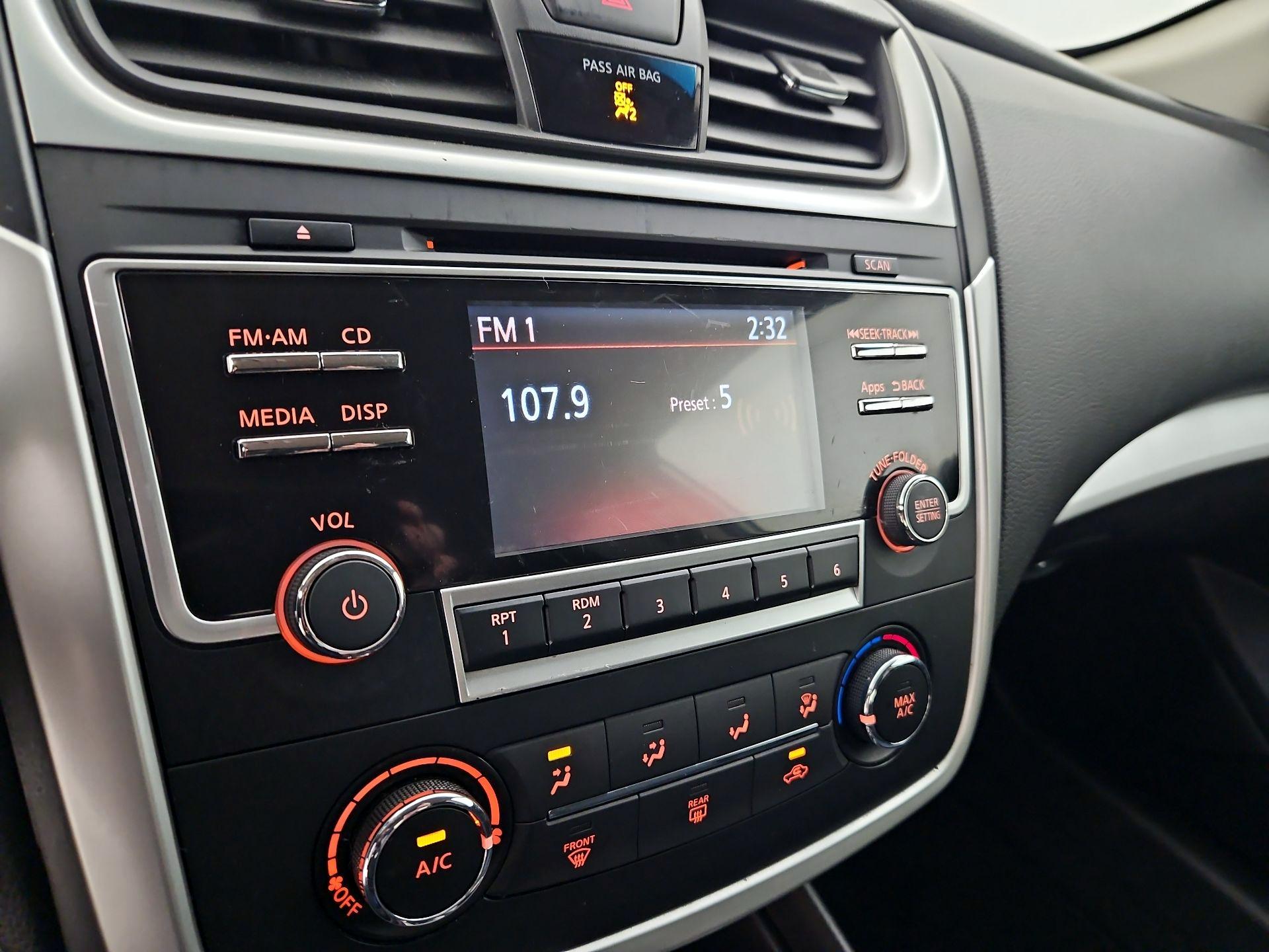 Thumbnail: 2016 Nissan Altima - 15