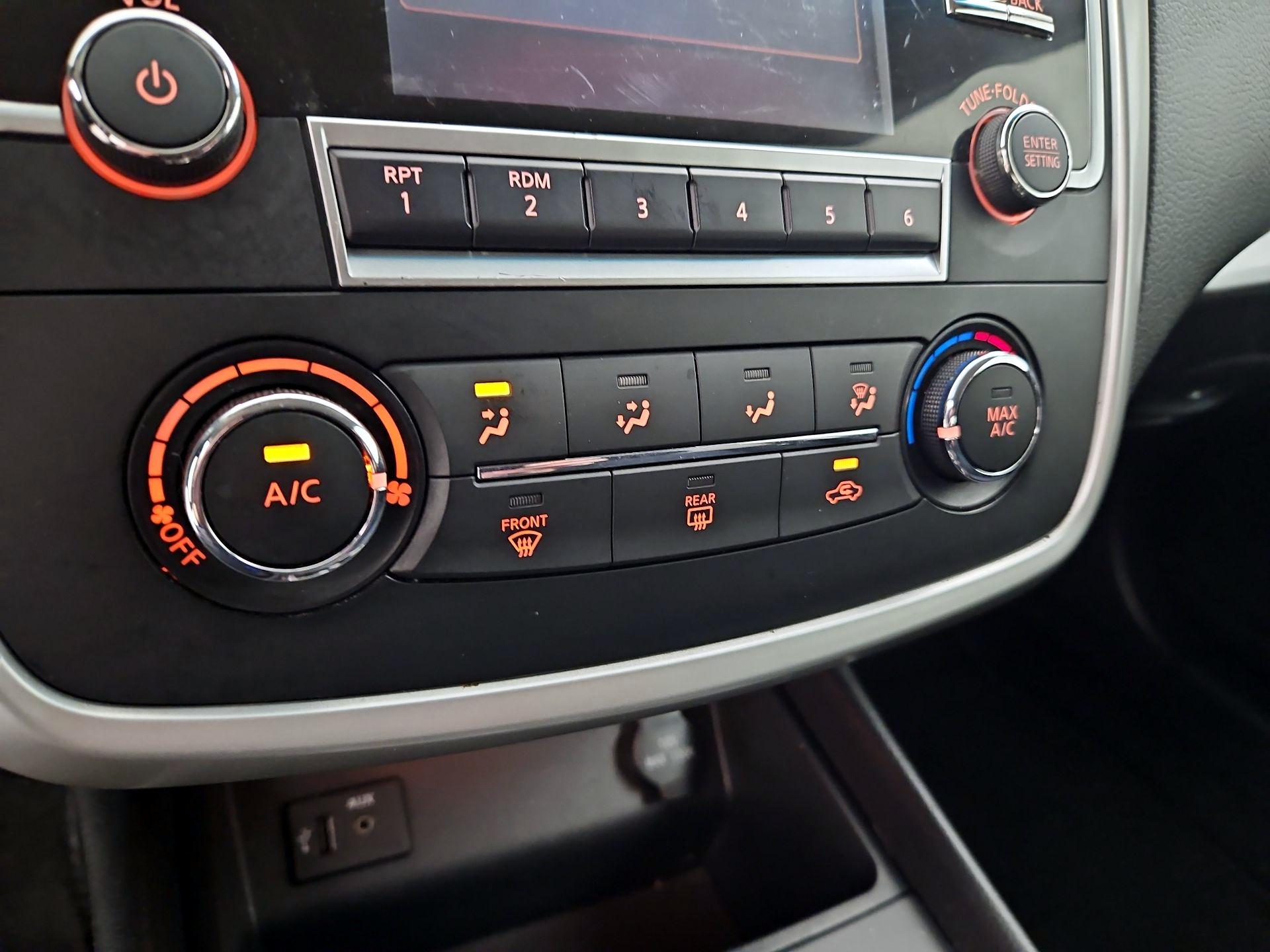 Thumbnail: 2016 Nissan Altima - 16