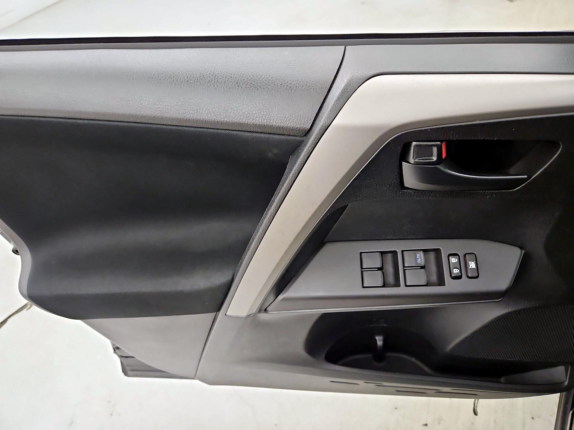 Thumbnail: 2017 Toyota RAV4 - 12