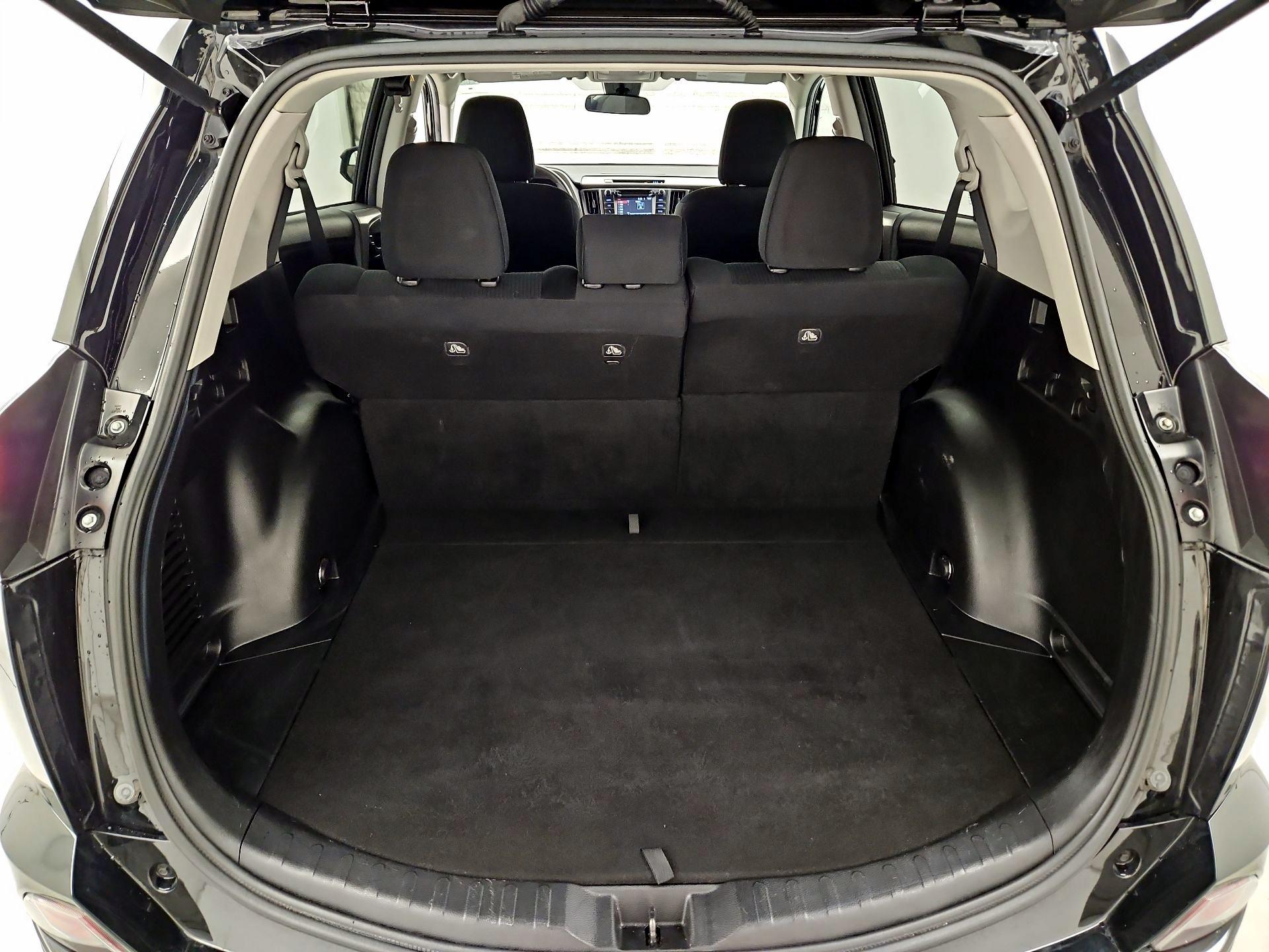 Thumbnail: 2017 Toyota RAV4 - 20