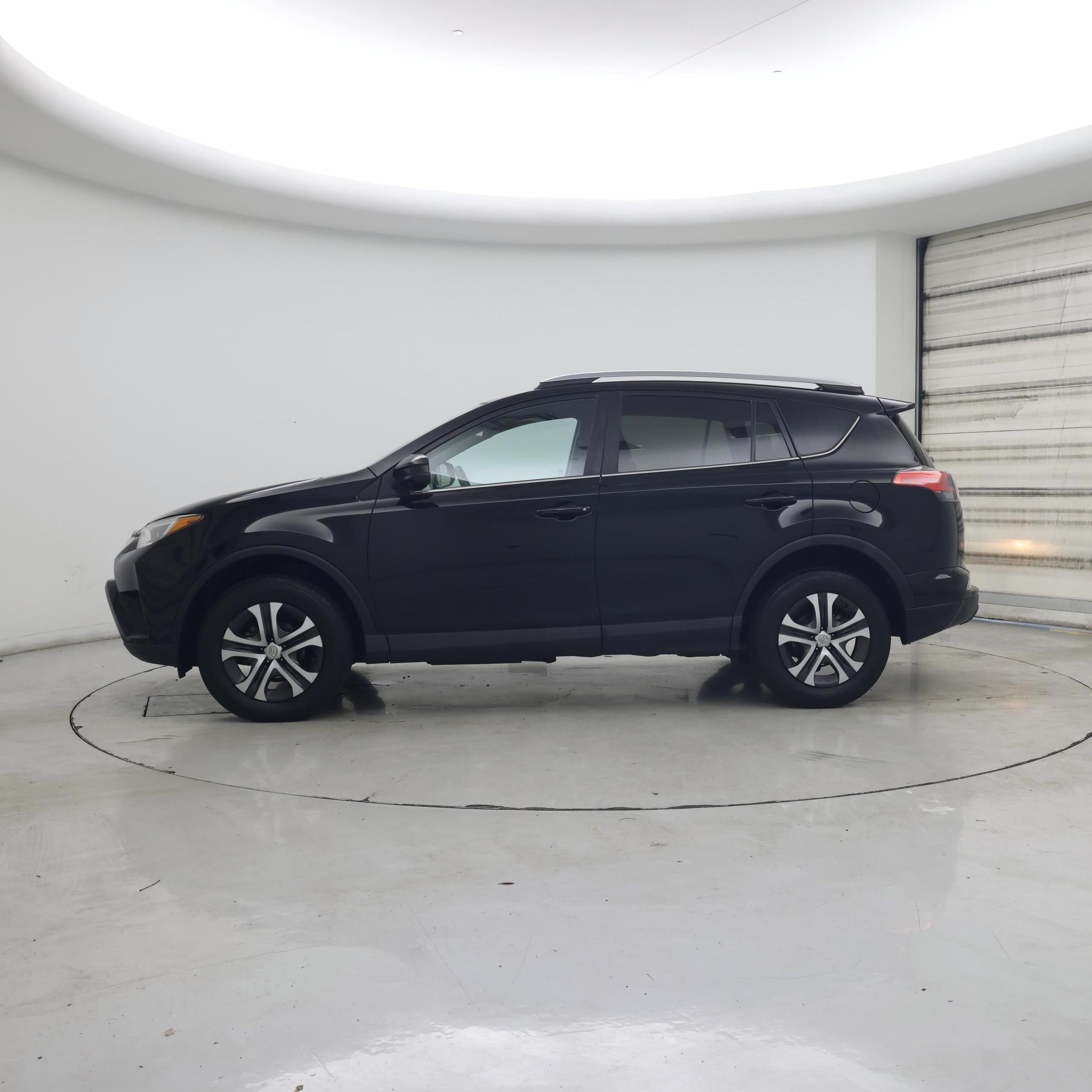 Thumbnail: 2017 Toyota RAV4 - 3
