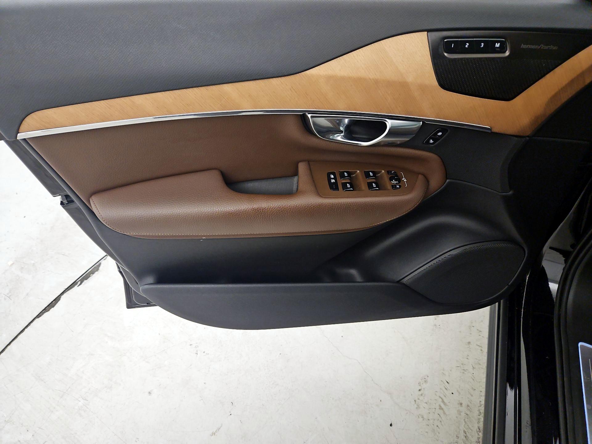 Thumbnail: 2021 Volvo XC90 - 12