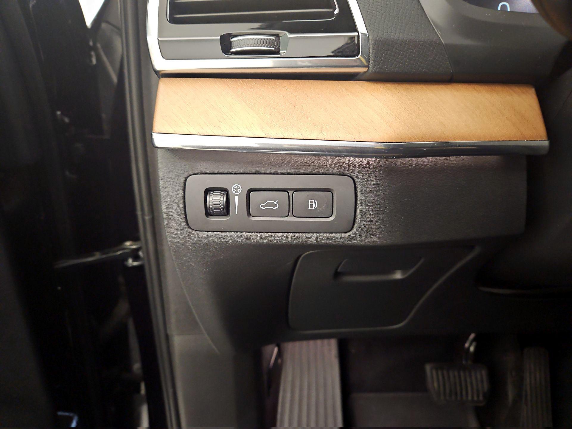 Thumbnail: 2021 Volvo XC90 - 13
