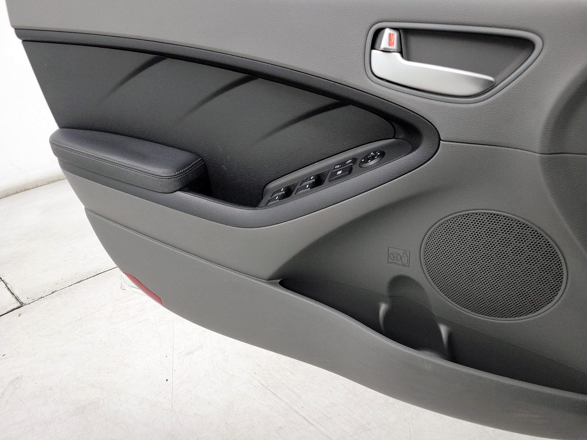 Thumbnail: 2018 Kia Forte - 12
