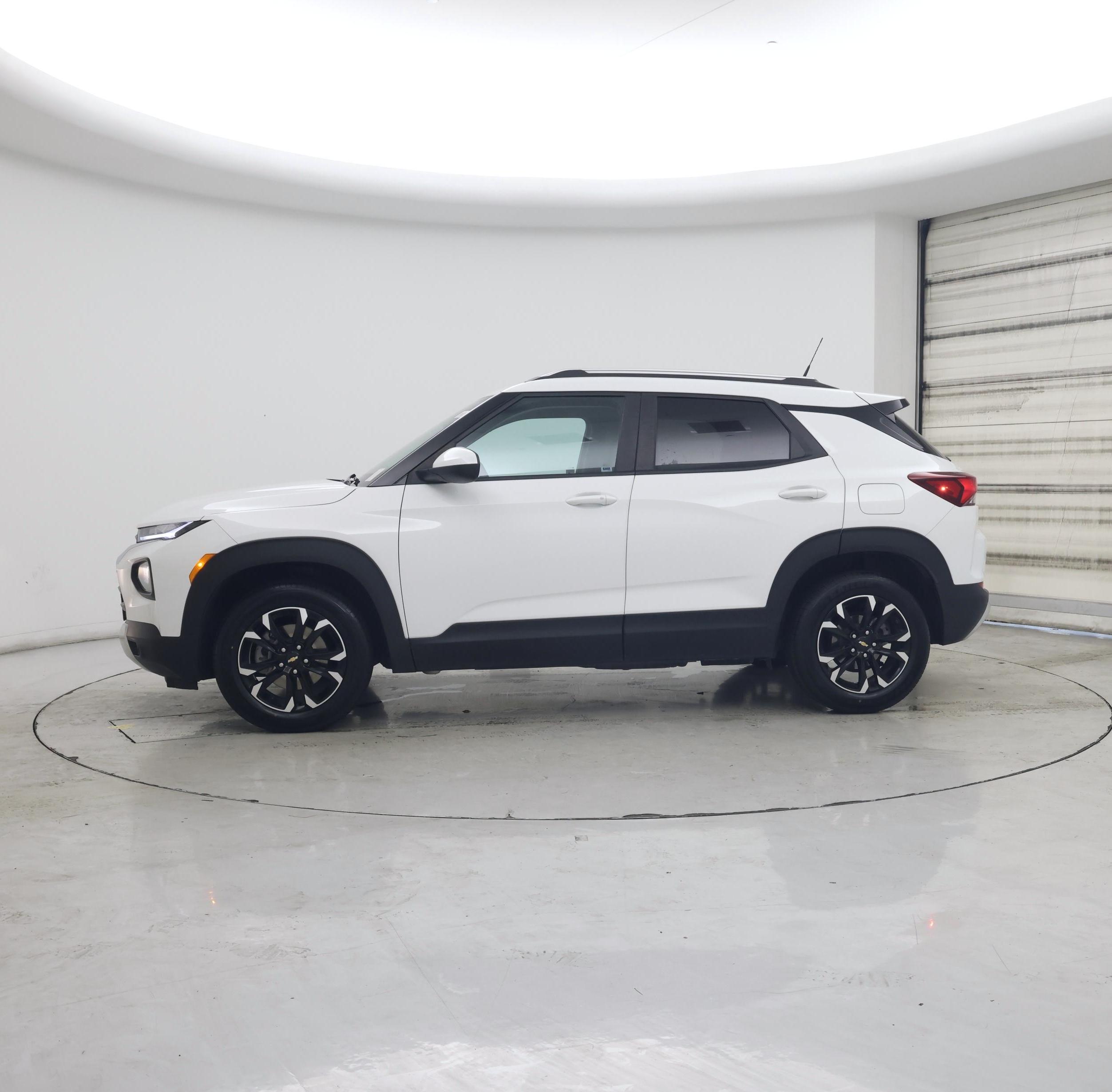 Thumbnail: 2022 Chevrolet TrailBlazer - 3