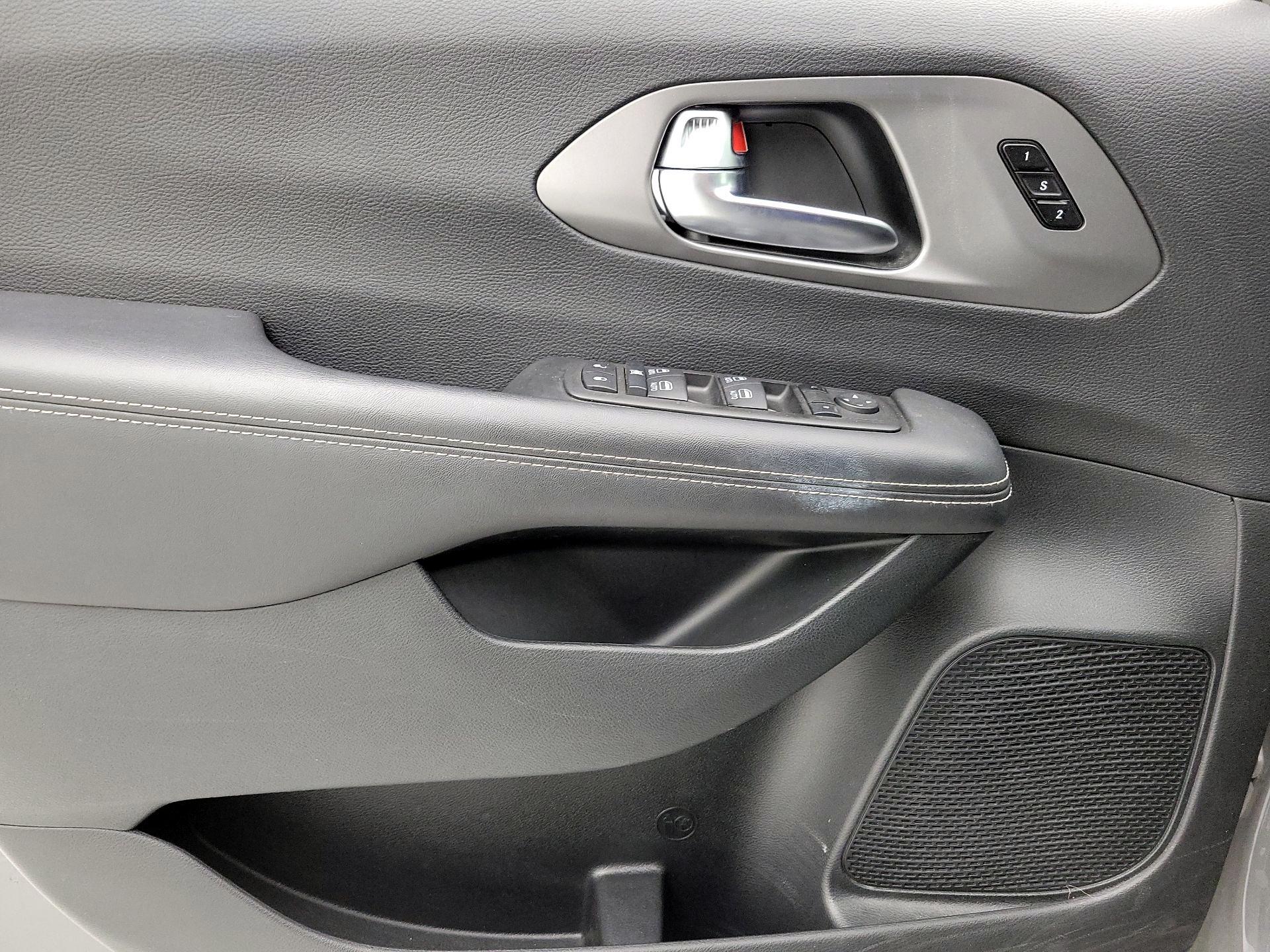 Thumbnail: 2025 Chrysler Pacifica - 12