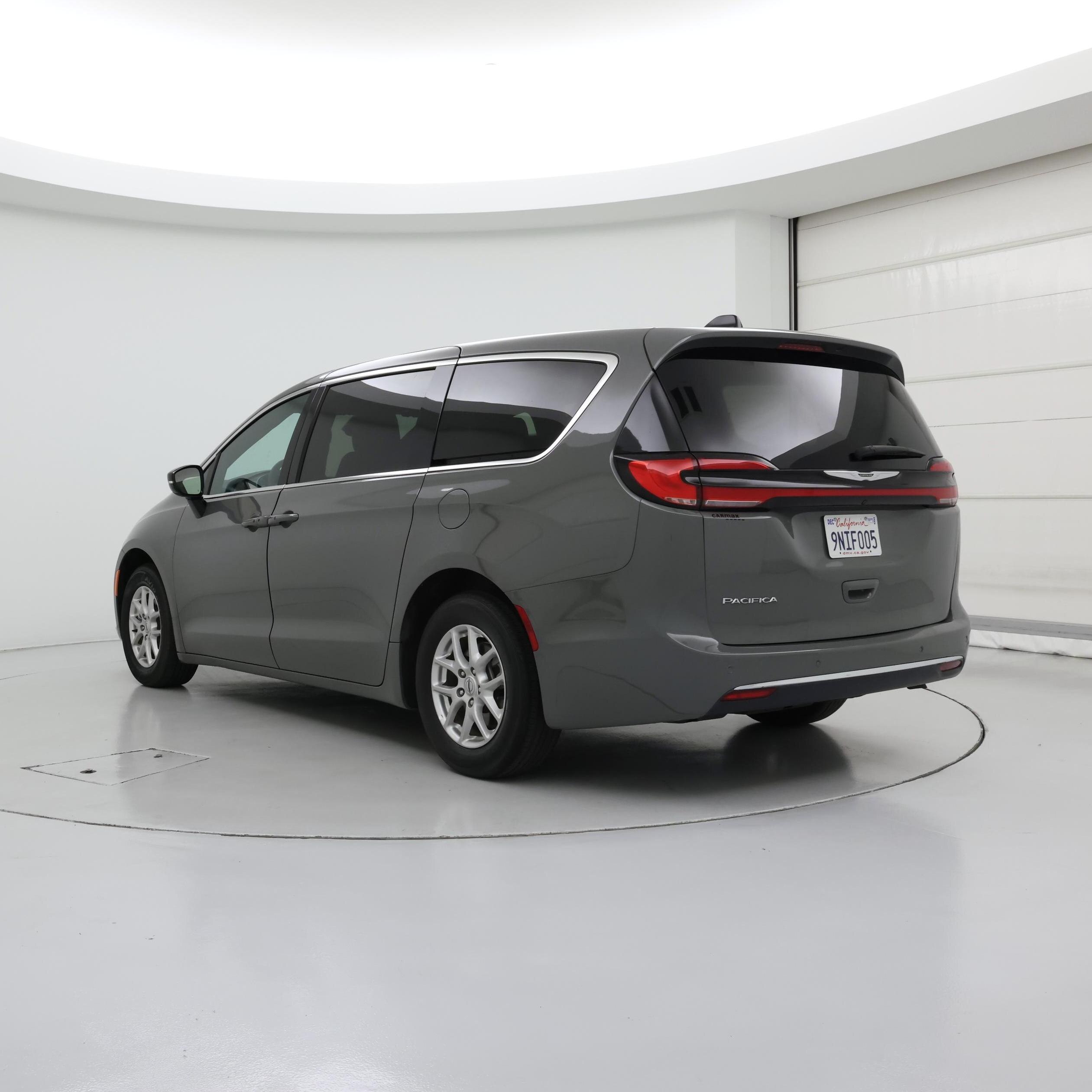 Thumbnail: 2025 Chrysler Pacifica - 2